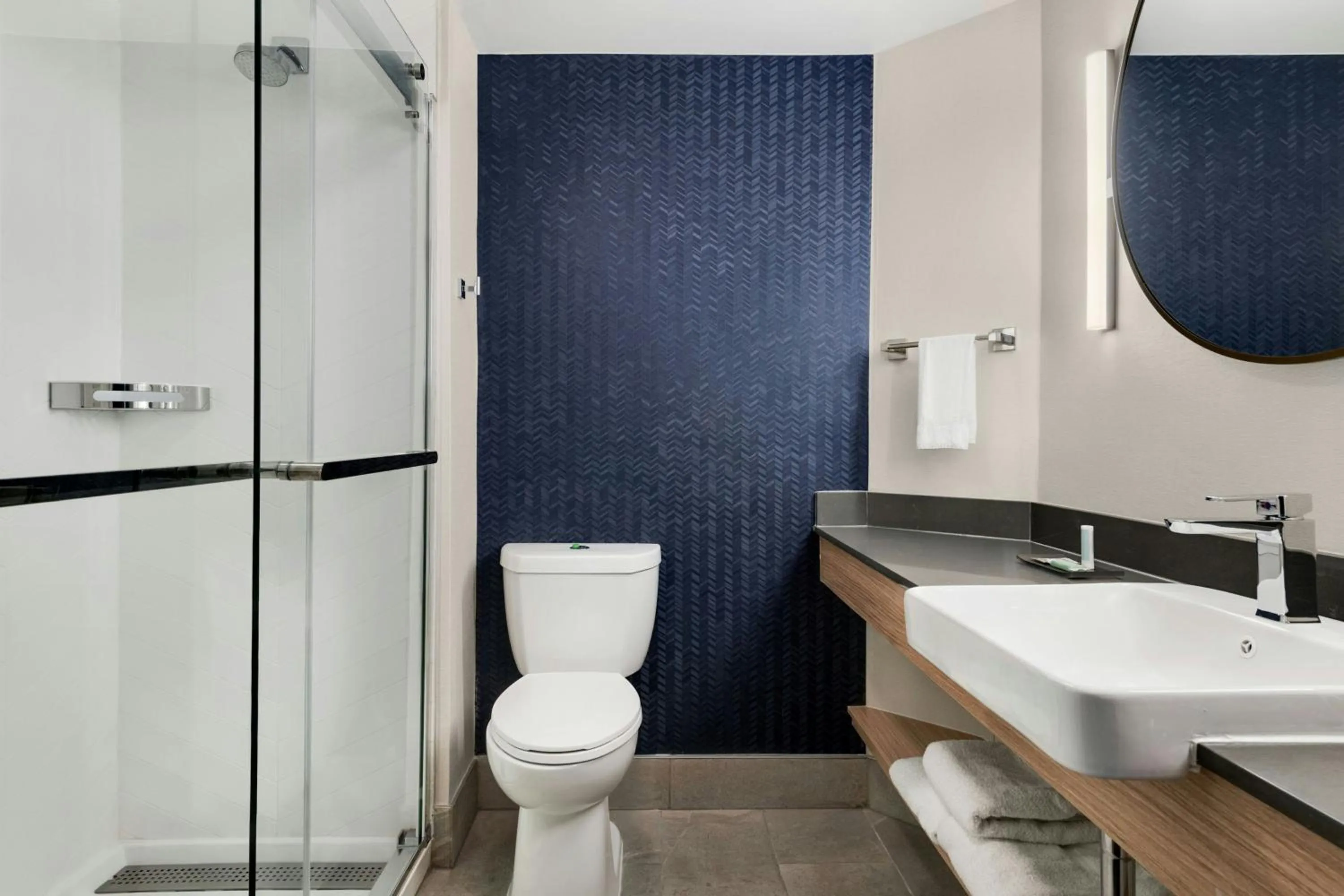 Bathroom in Fairfield by Marriott Inn & Suites Charleston Downtown