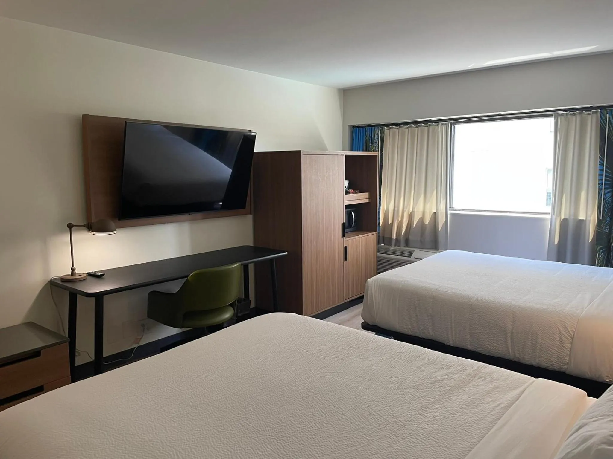 Bed in Fairfield by Marriott Inn & Suites Charleston Downtown