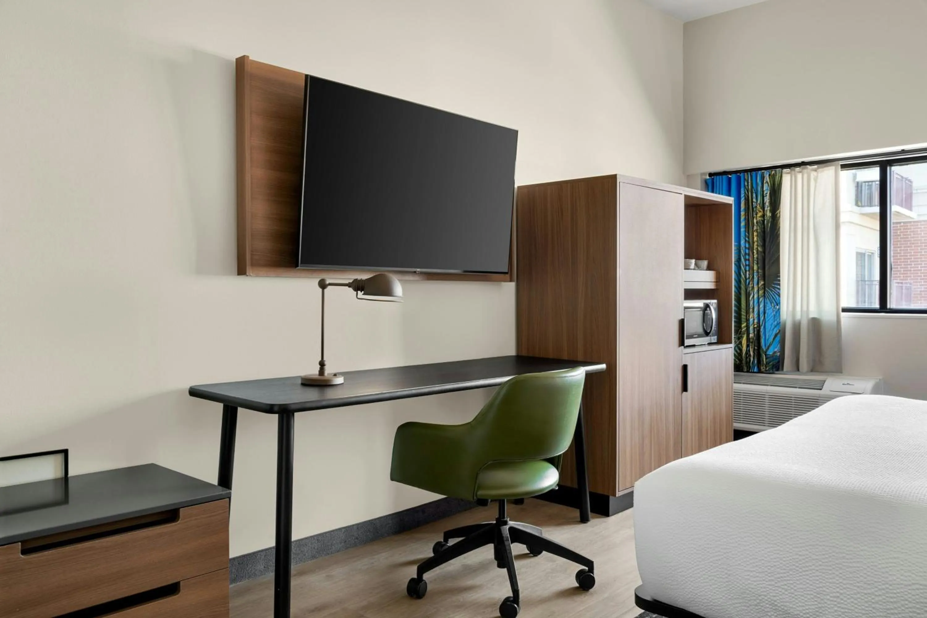 Photo of the whole room, Bed in Fairfield by Marriott Inn & Suites Charleston Downtown