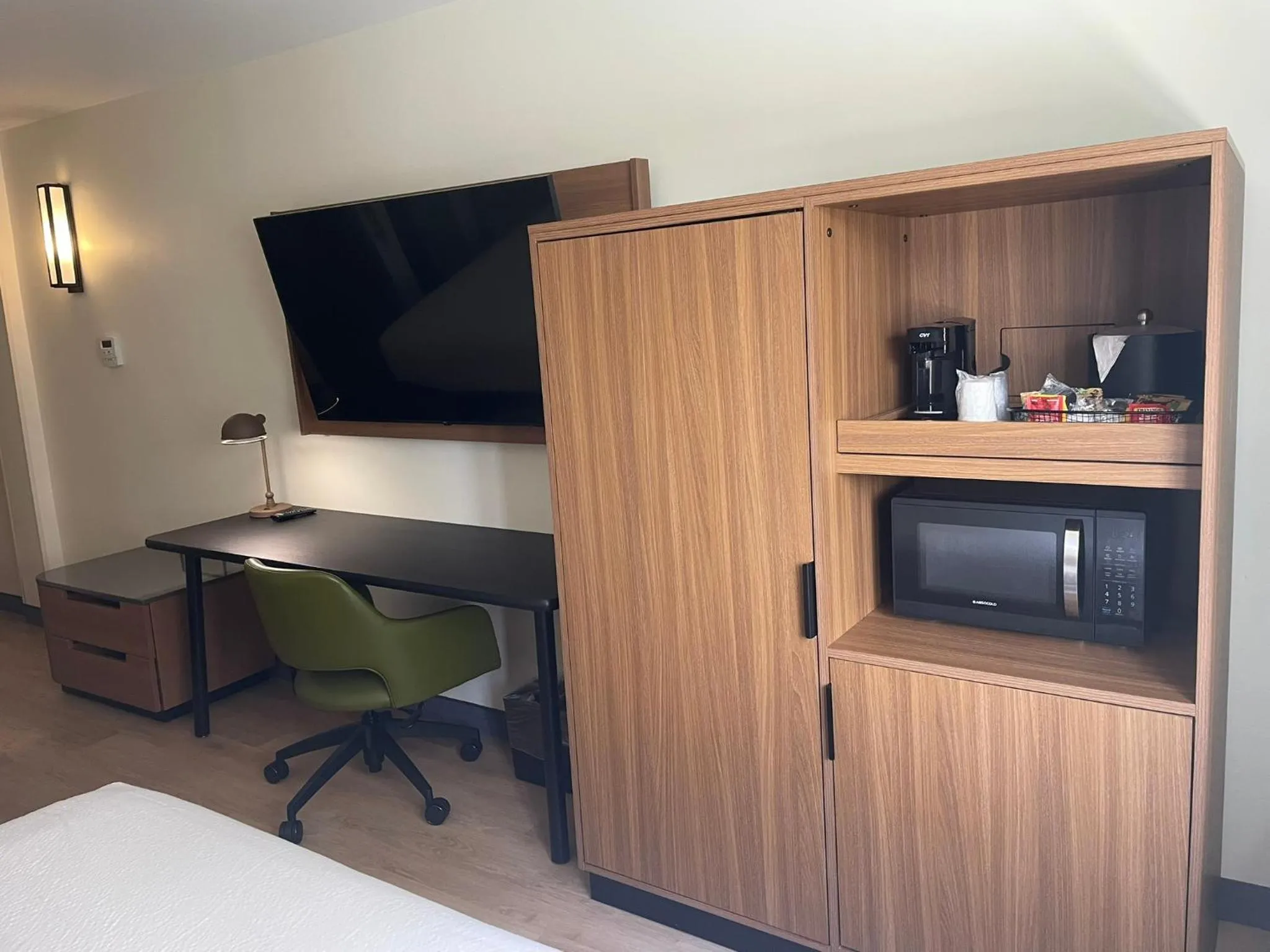 TV and multimedia, Bed in Fairfield by Marriott Inn & Suites Charleston Downtown