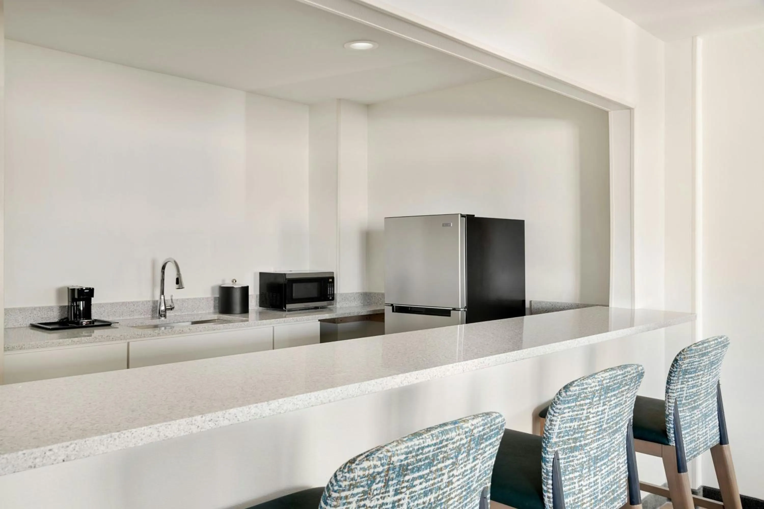 Kitchen or kitchenette in Fairfield by Marriott Inn & Suites Charleston Downtown