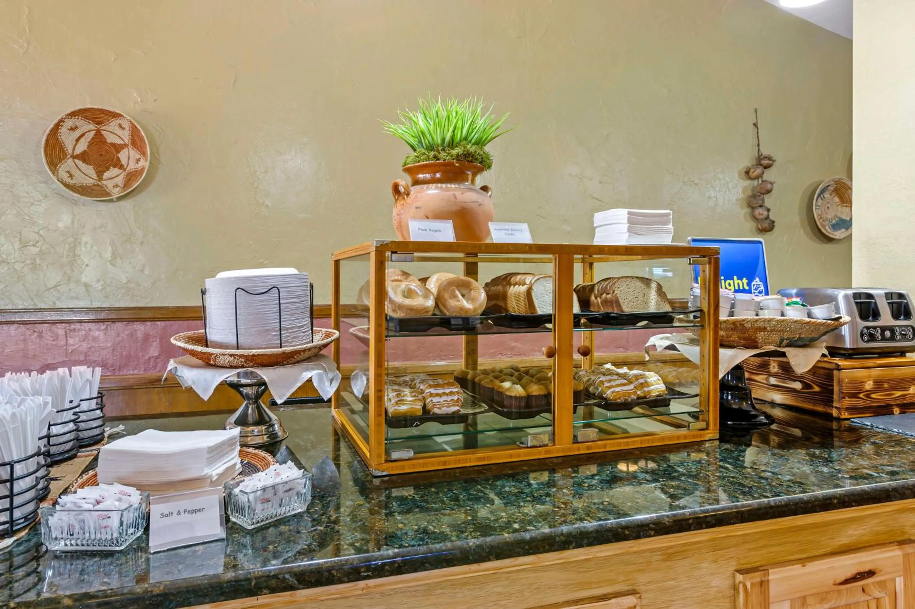 Breakfast in Best Western Mission Inn