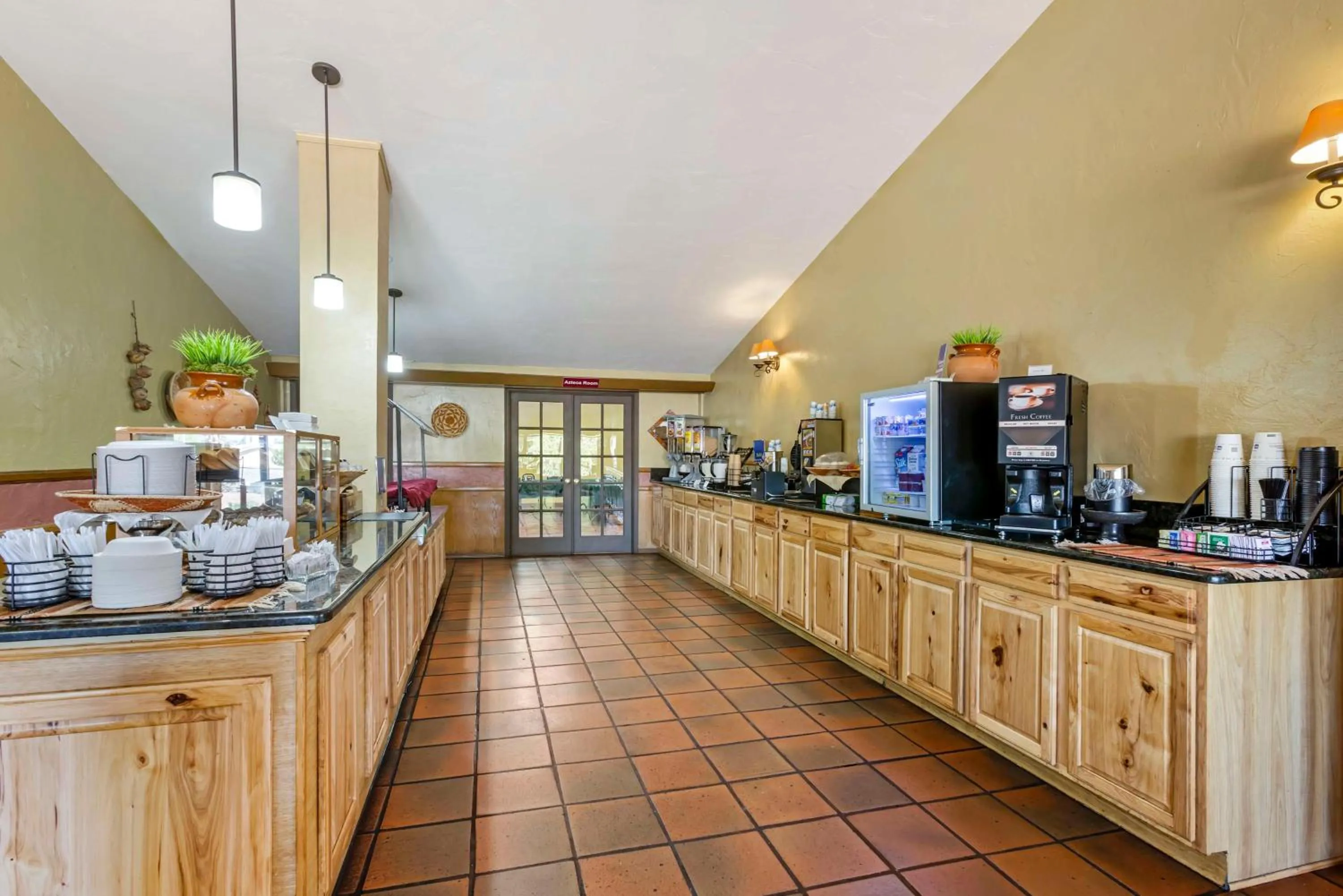 Breakfast in Best Western Mission Inn