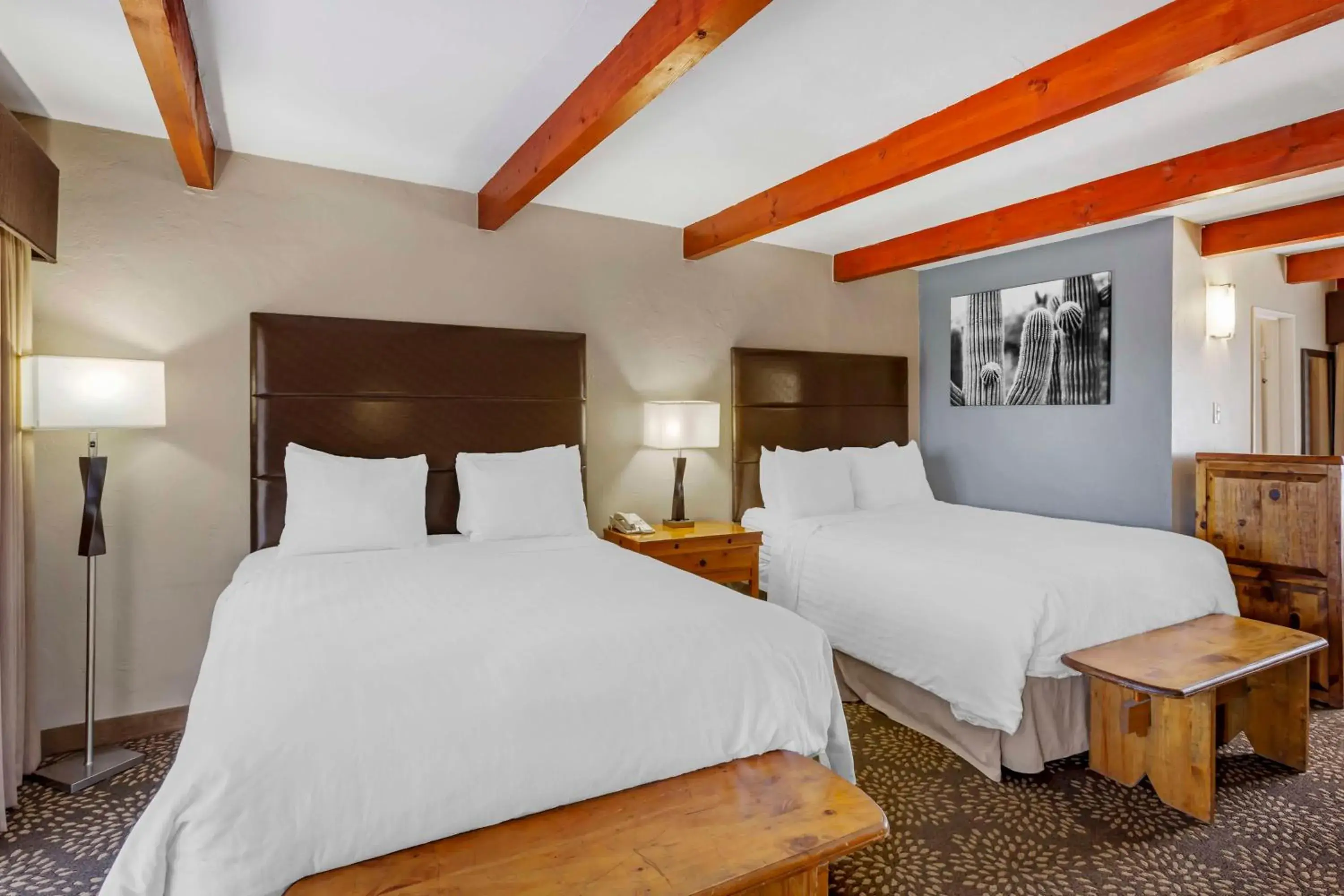 Queen Room with Bathtub - Non-Smoking/Disability Access/Pet Friendly in Best Western Mission Inn Queen Room with Bathtub - Non-Smoking/Disability Access/Pet Friendly in Best Western Mission Inn