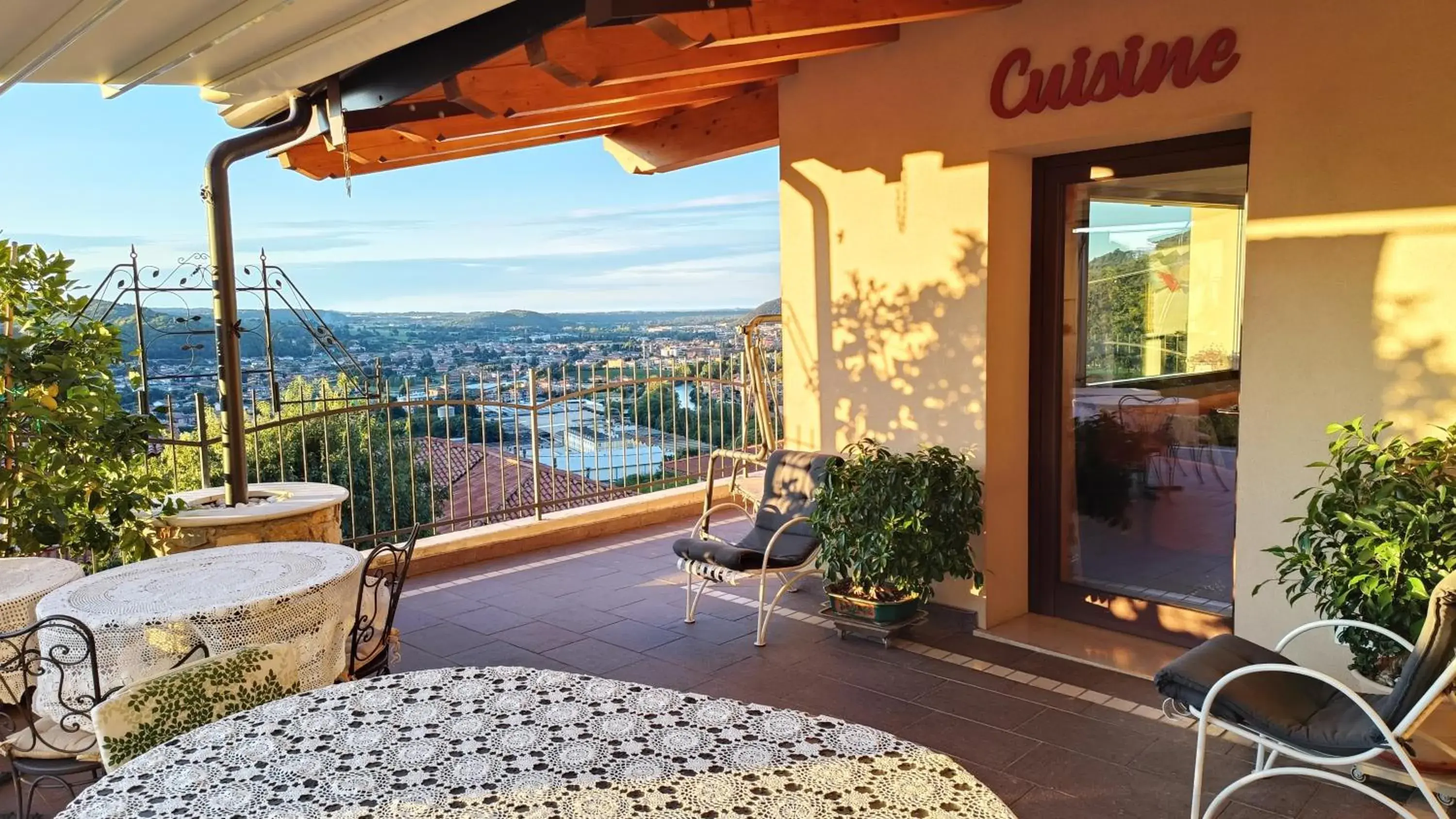 Family Room with Private Bathroom in Ca' Pietra di Nonno Pietro Family Room with Private Bathroom in Ca' Pietra di Nonno Pietro