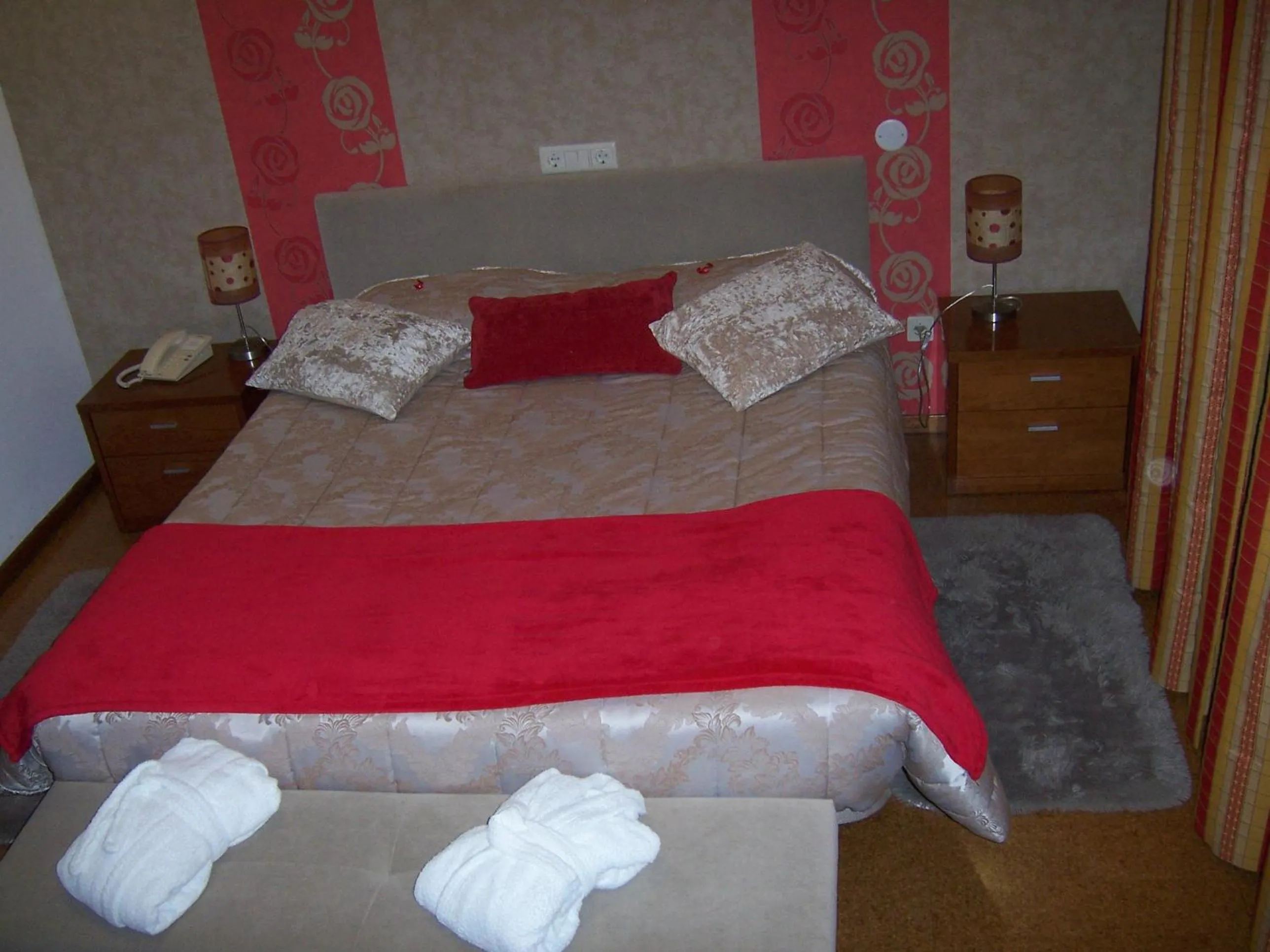 Bedroom, Bed in Hotel Santa Apolonia