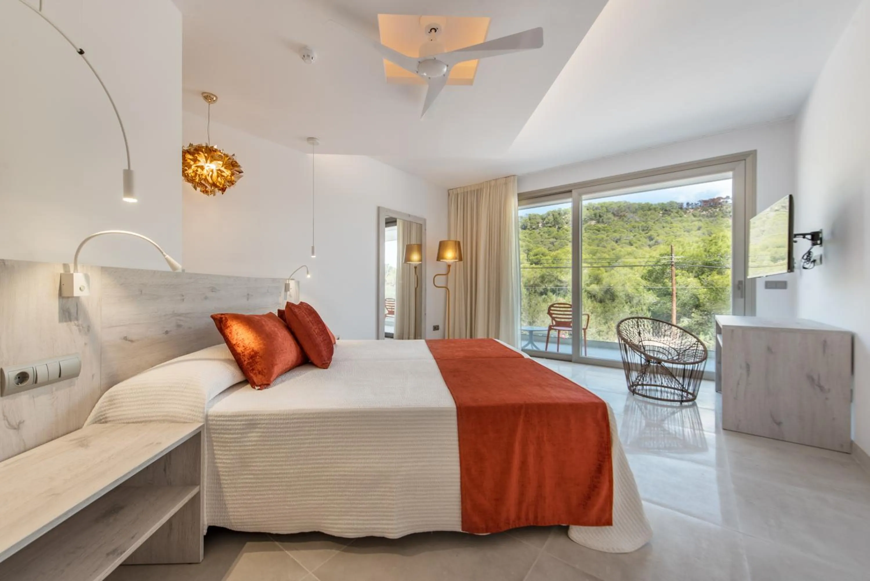 View (from property/room), Bed in Hotel Abrat