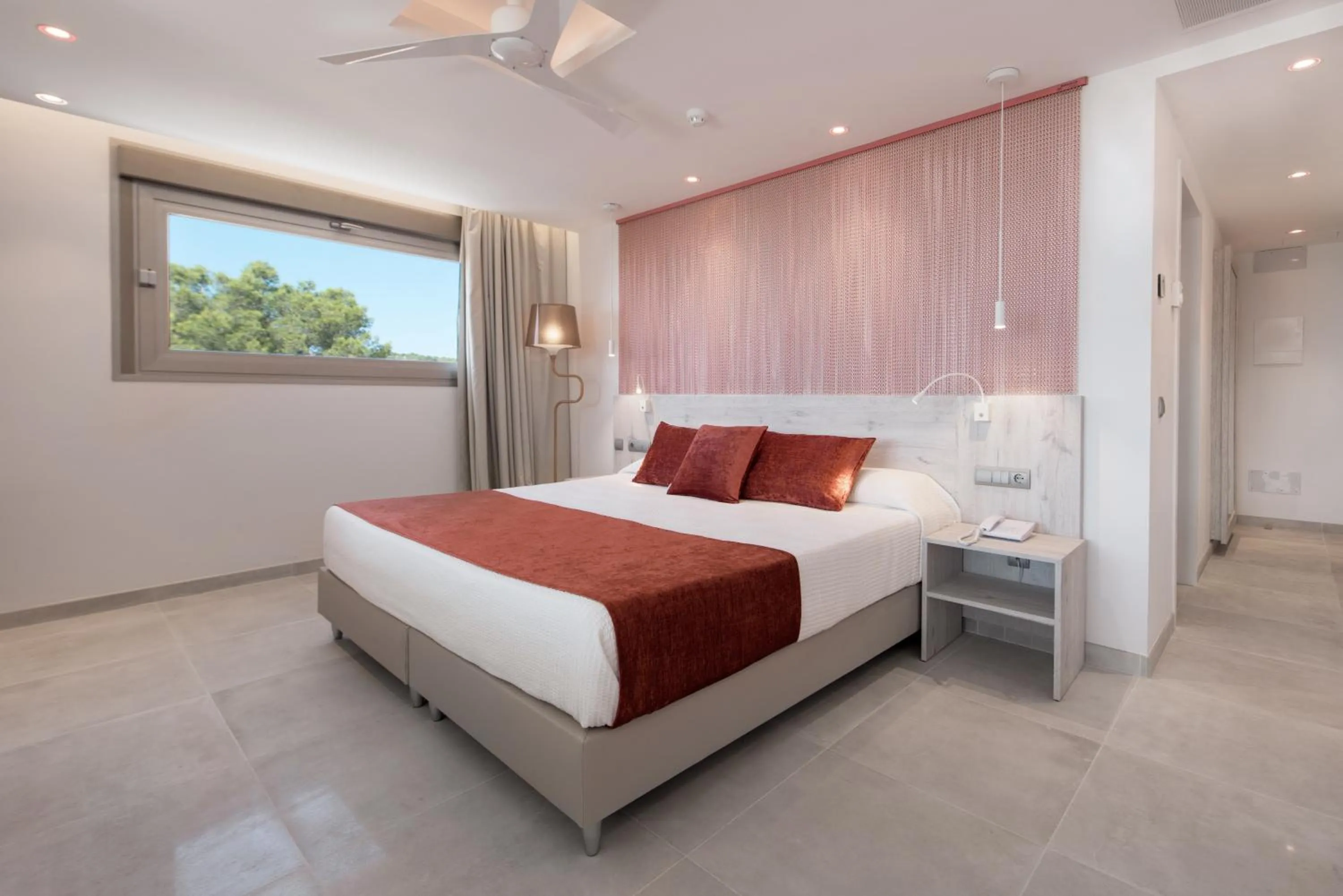 Property building, Bed in Hotel Abrat