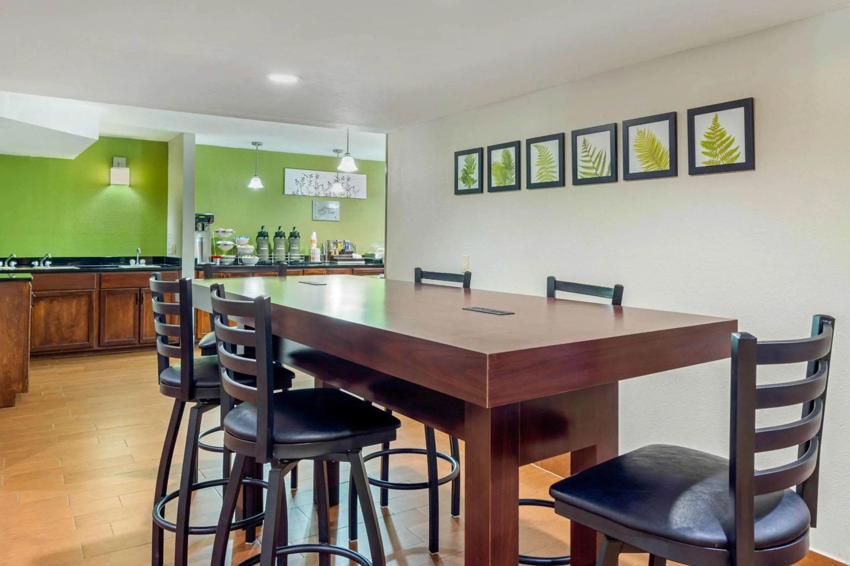 Restaurant/places to eat in Sleep Inn Macon I-75