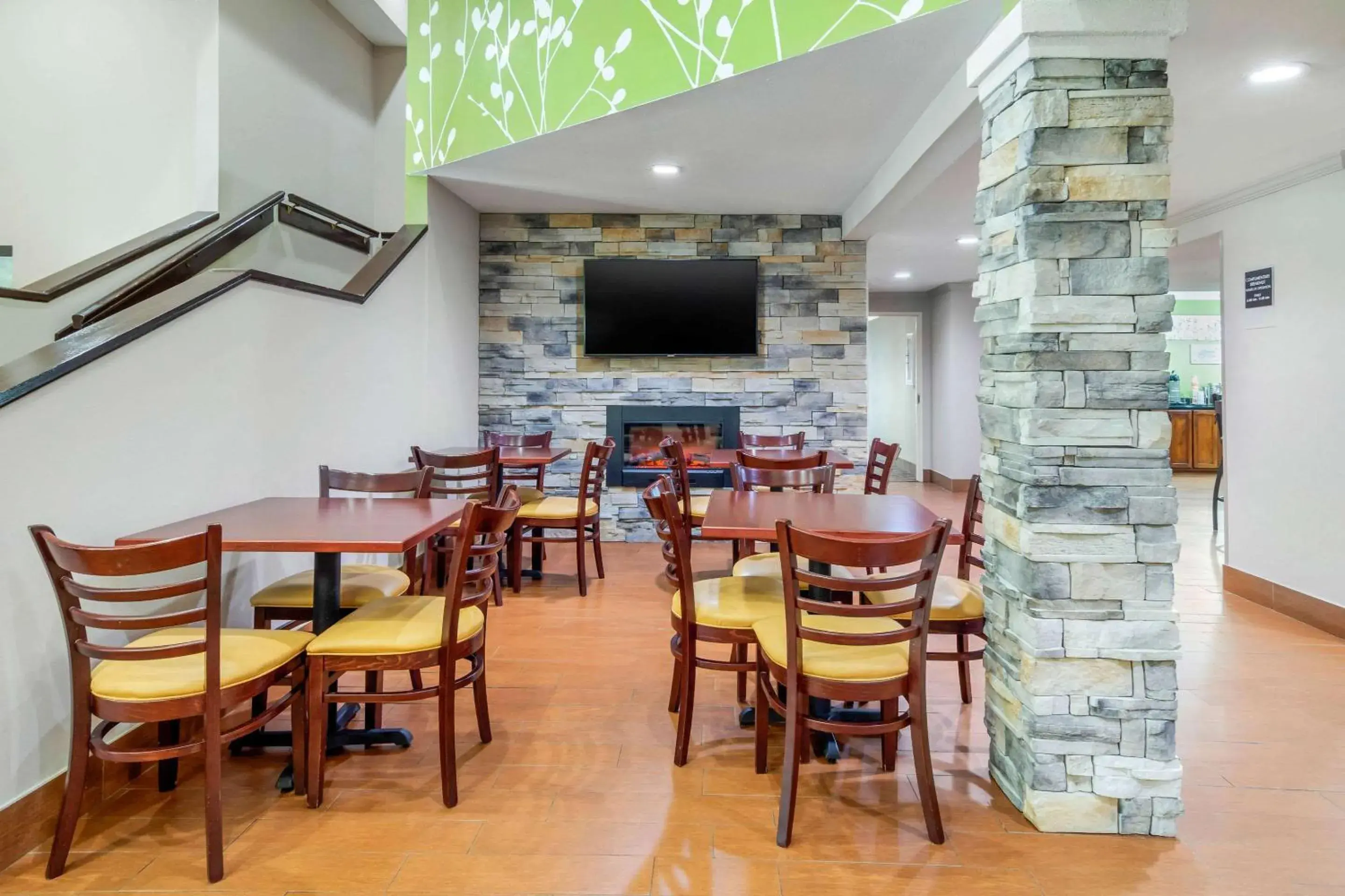 Restaurant/places to eat in Sleep Inn Macon I-75 Restaurant/places to eat in Sleep Inn Macon I-75