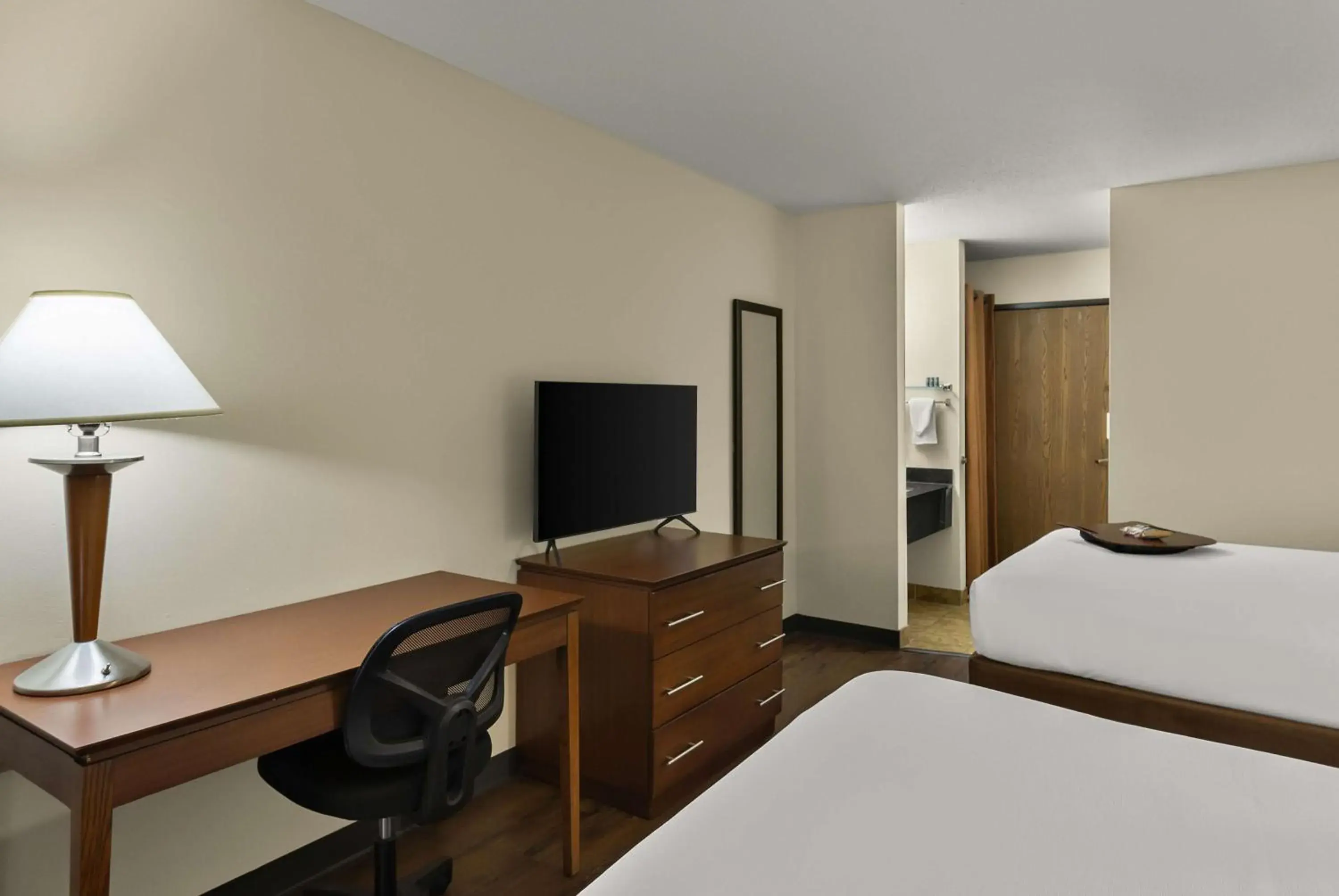 Queen Room with Two Queen Beds - Ground Floor/Non-Smoking in Best Western Lakewood Inn Queen Room with Two Queen Beds - Ground Floor/Non-Smoking in Best Western Lakewood Inn