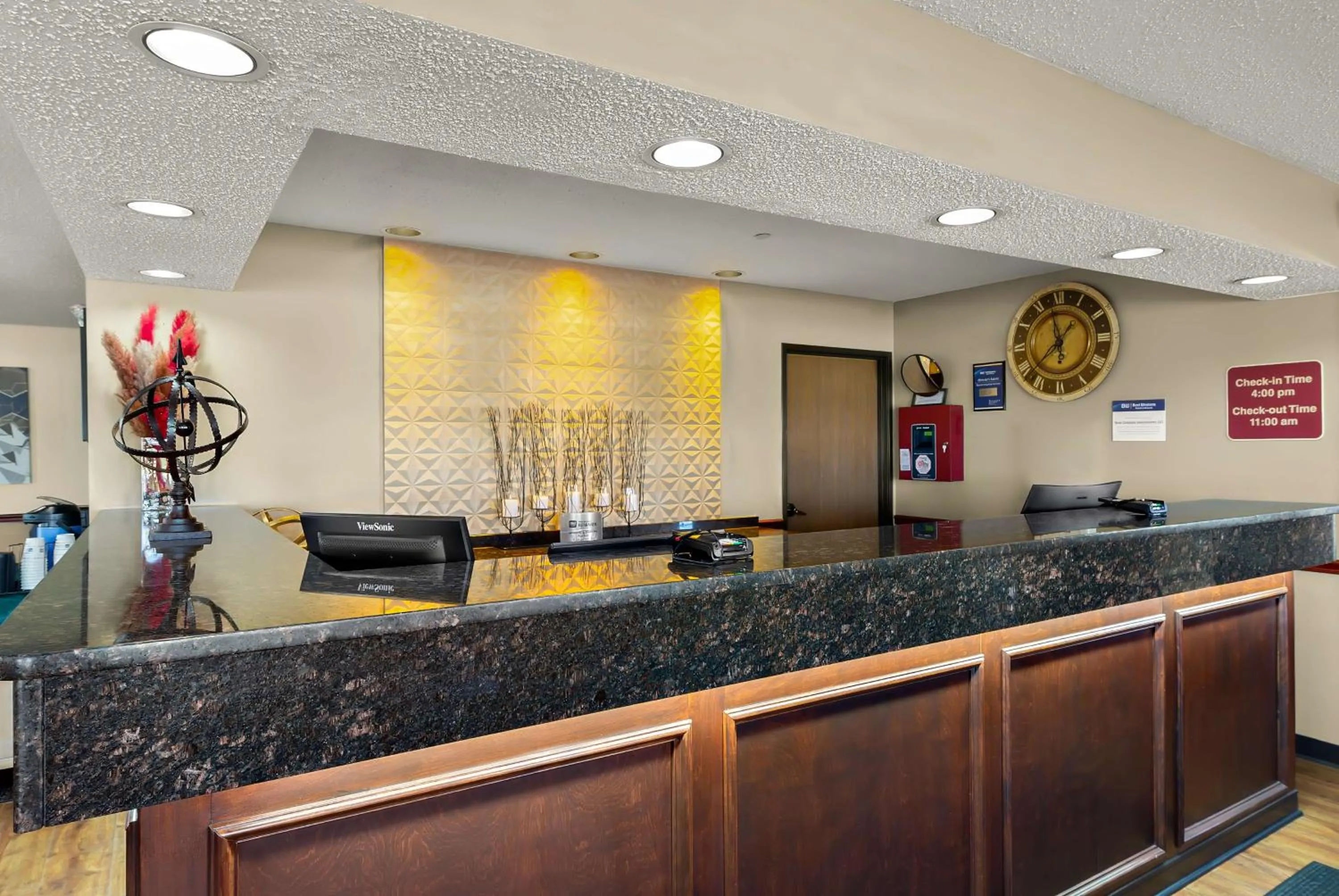 Lobby or reception in Best Western Lakewood Inn