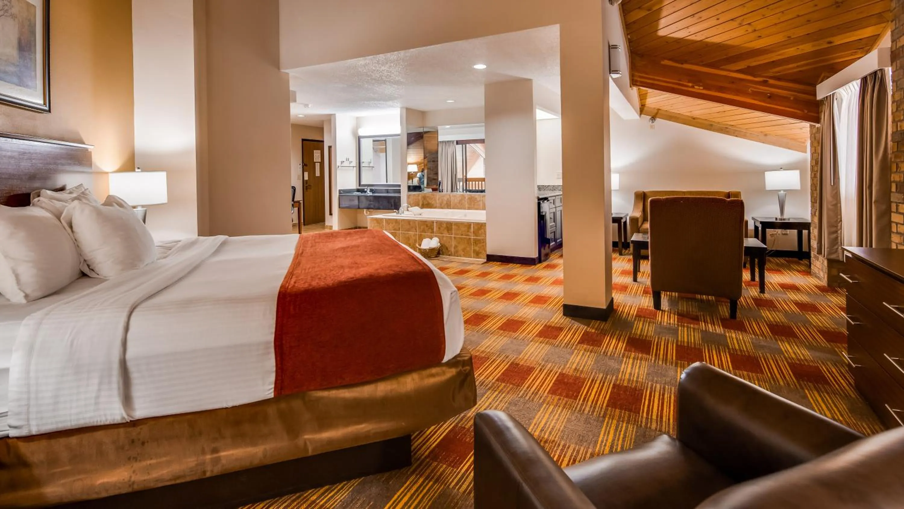 Bed in Best Western Lakewood Inn