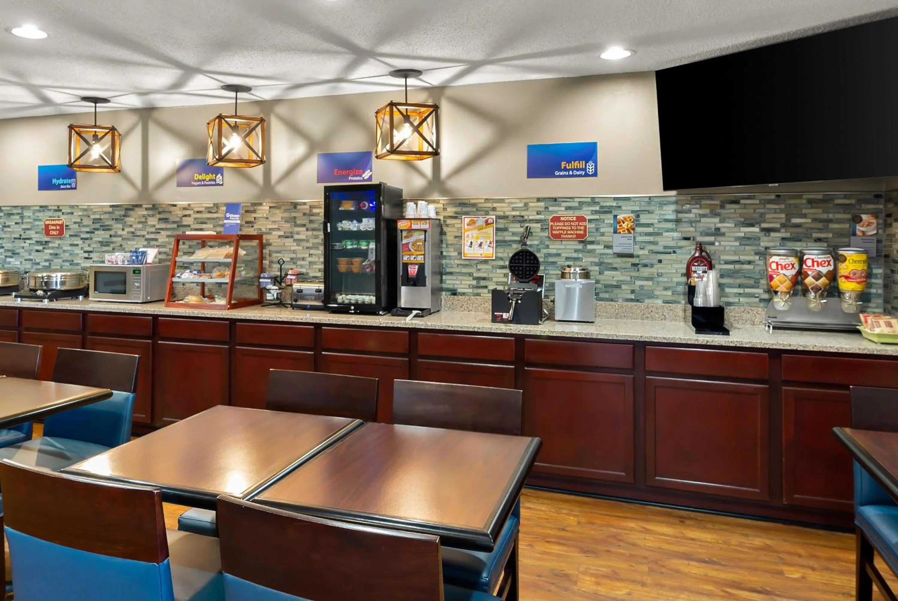 Restaurant/places to eat in Best Western Lakewood Inn
