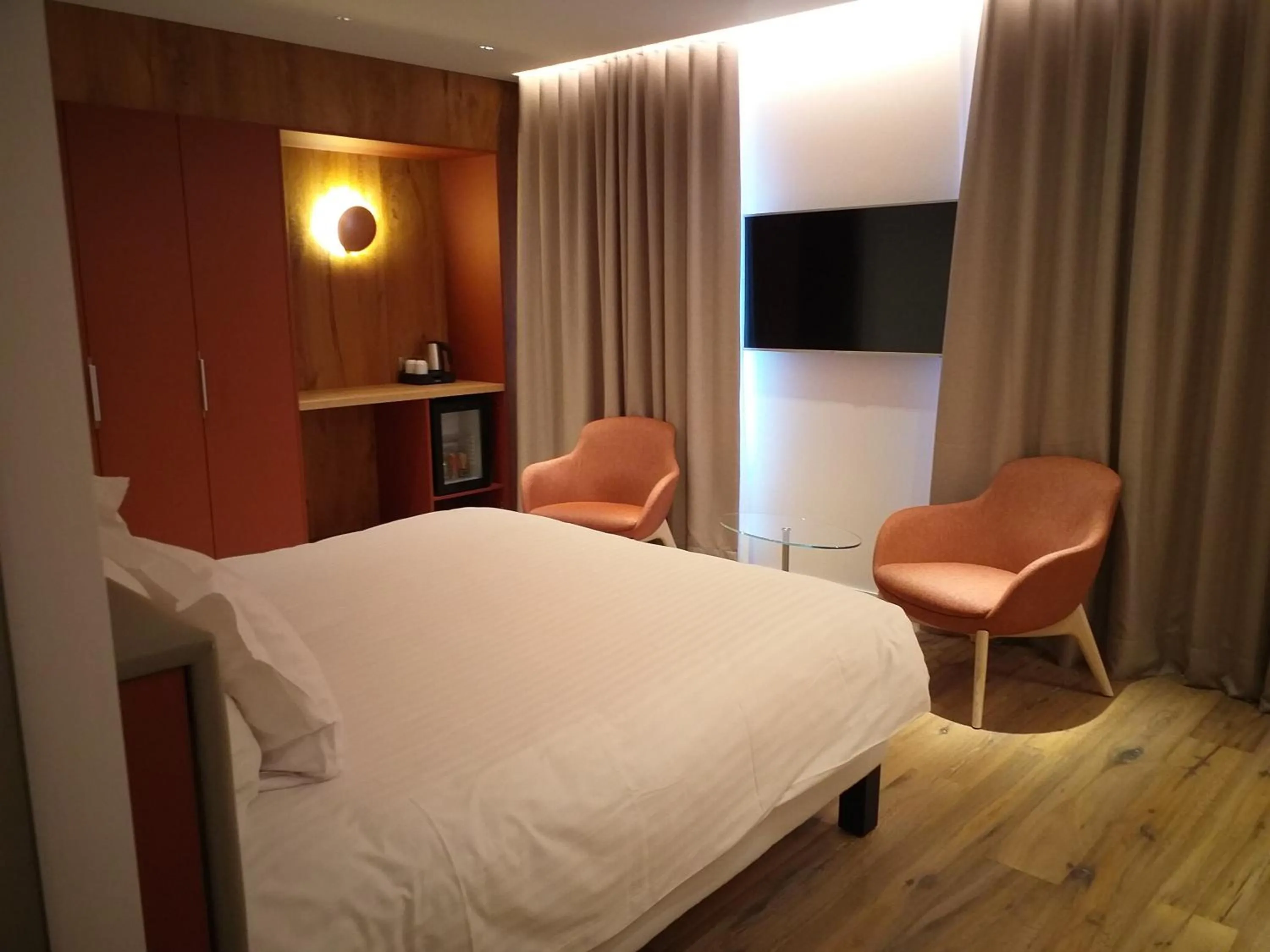 Bed in Logis Hotel Le Parc & Spa