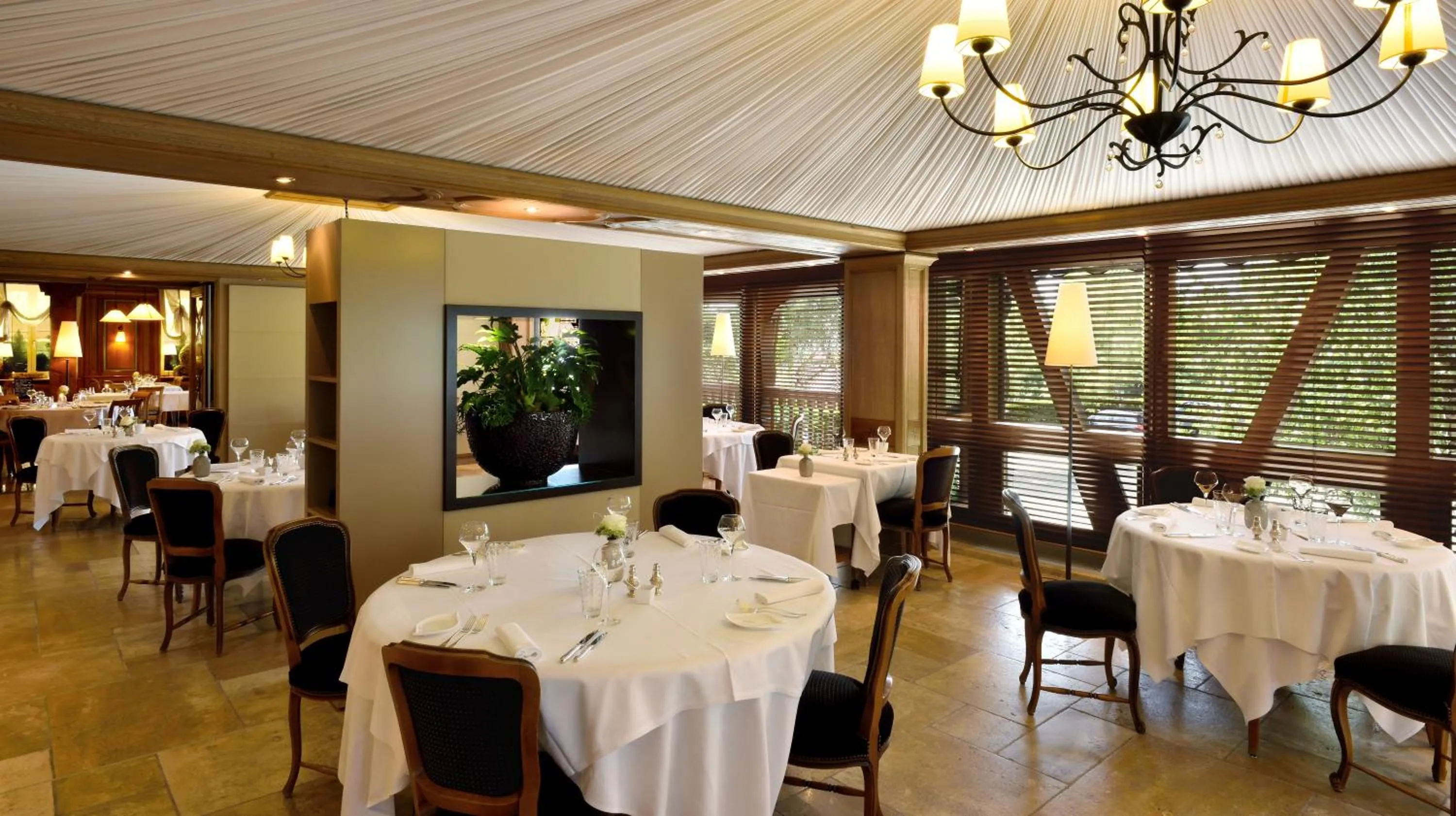 Restaurant/places to eat in Logis Hotel Le Parc & Spa