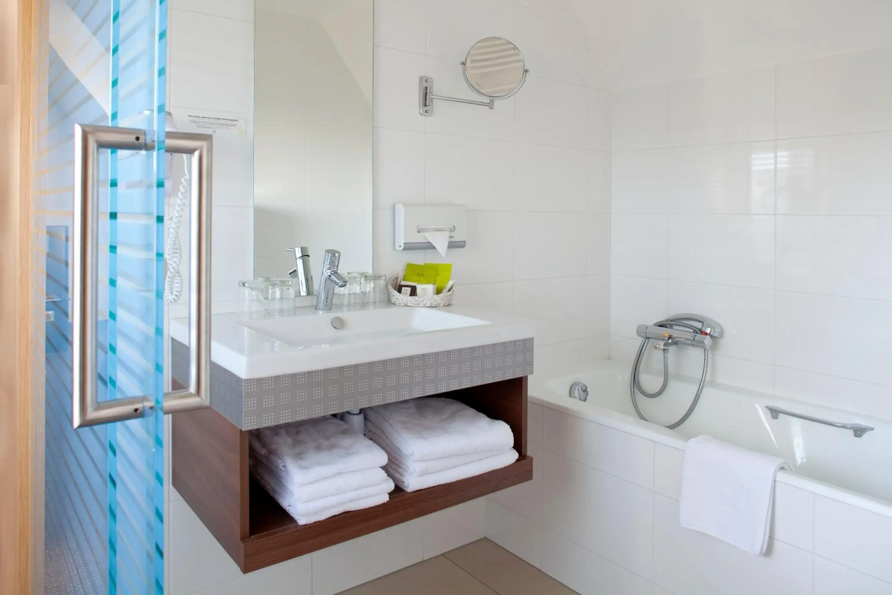 Superior Double Room in Logis Hotel Le Parc & Spa Superior Double Room in Logis Hotel Le Parc & Spa