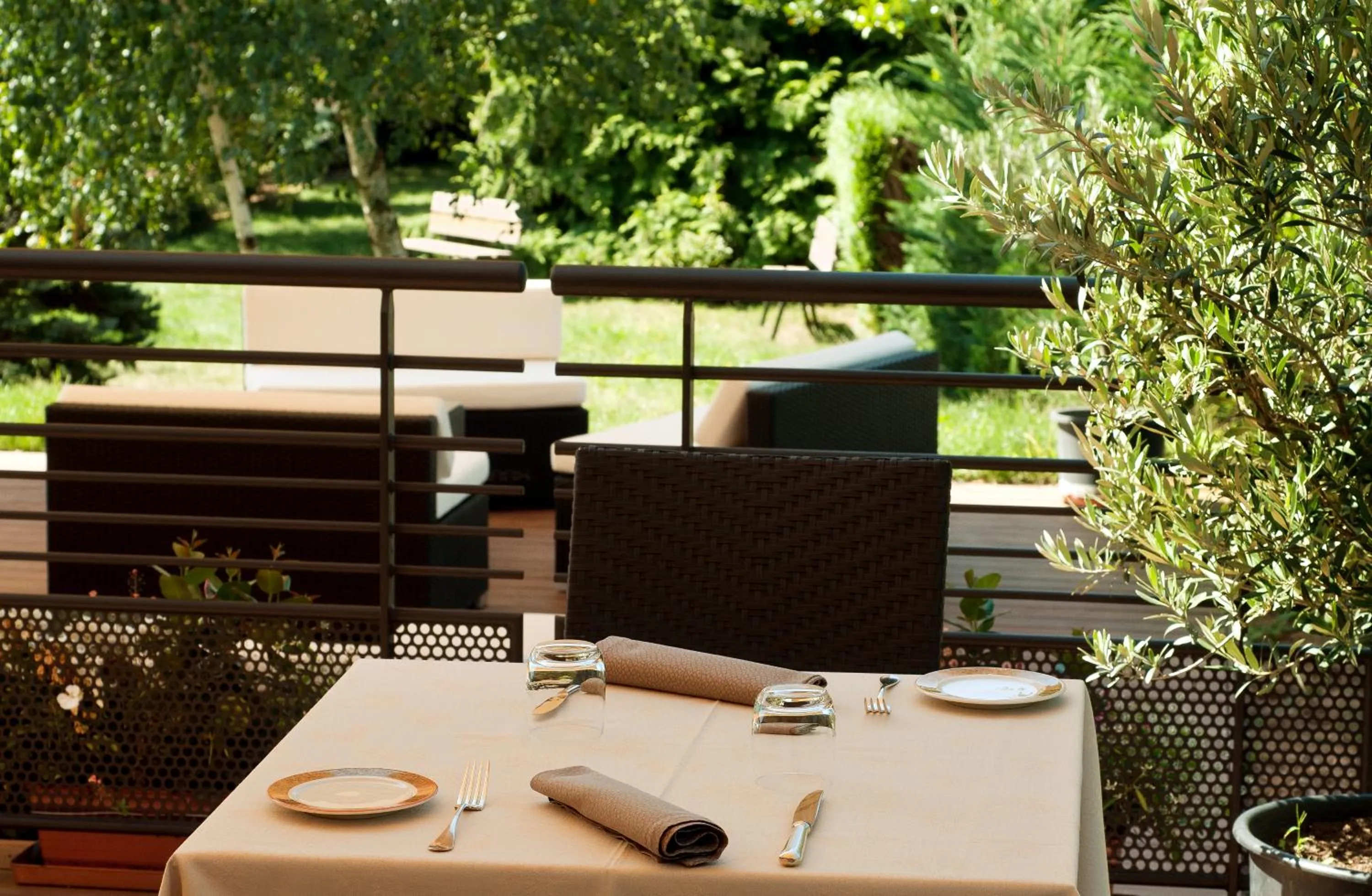 Restaurant/places to eat in Logis Hotel Le Parc & Spa