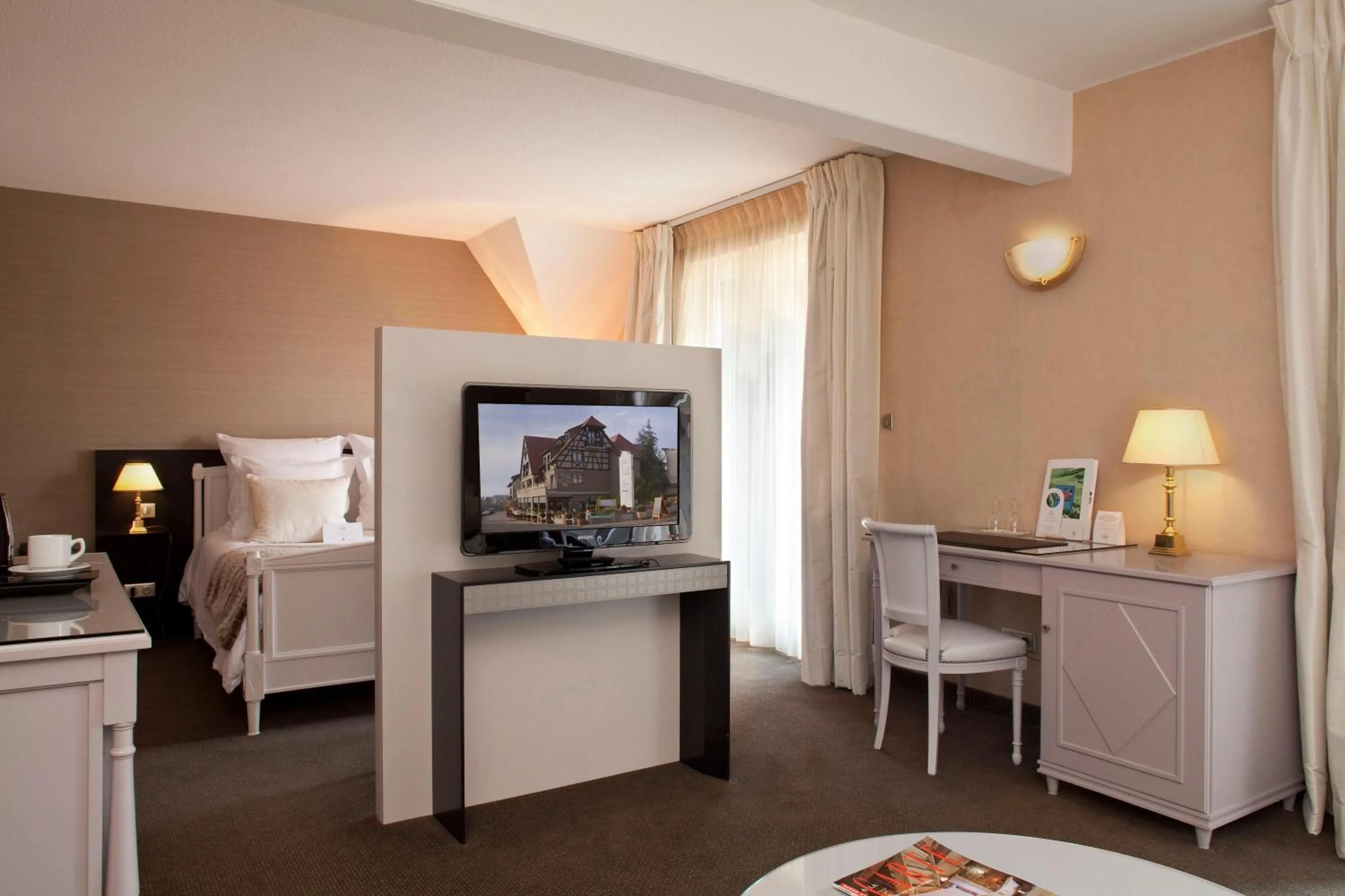 Photo of the whole room, Bed in Logis Hotel Le Parc & Spa