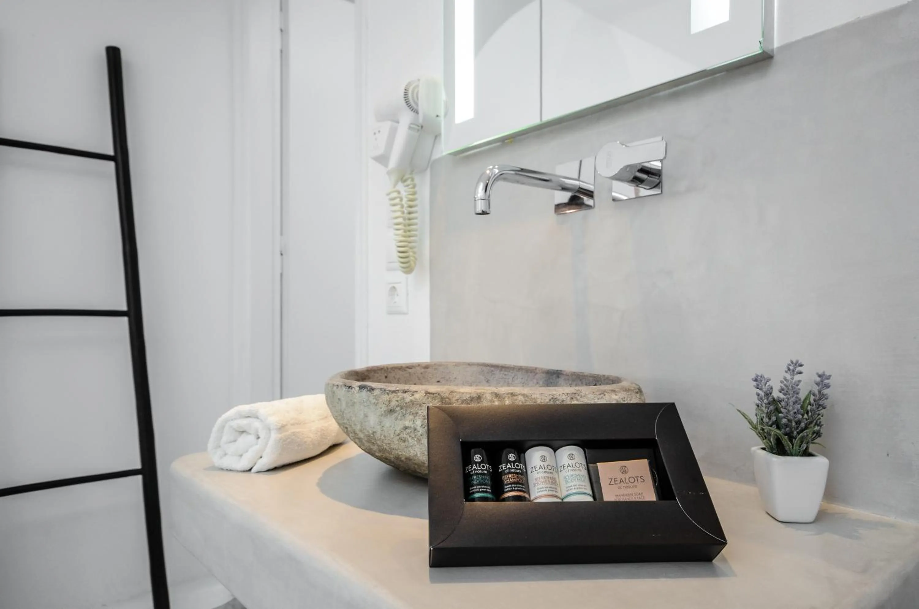 Naxos Evilion Luxury Apartments & Suites