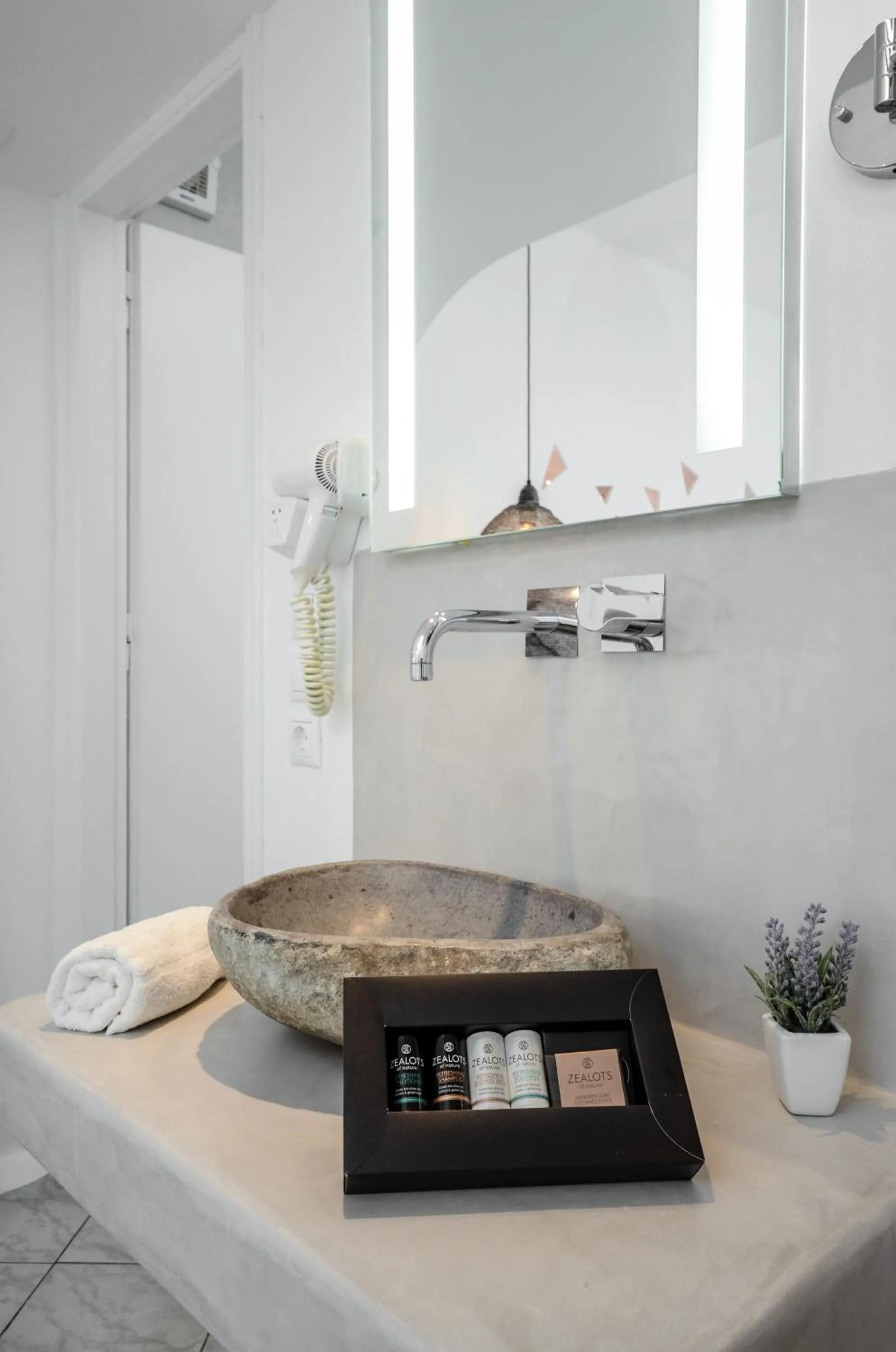 Naxos Evilion Luxury Apartments & Suites