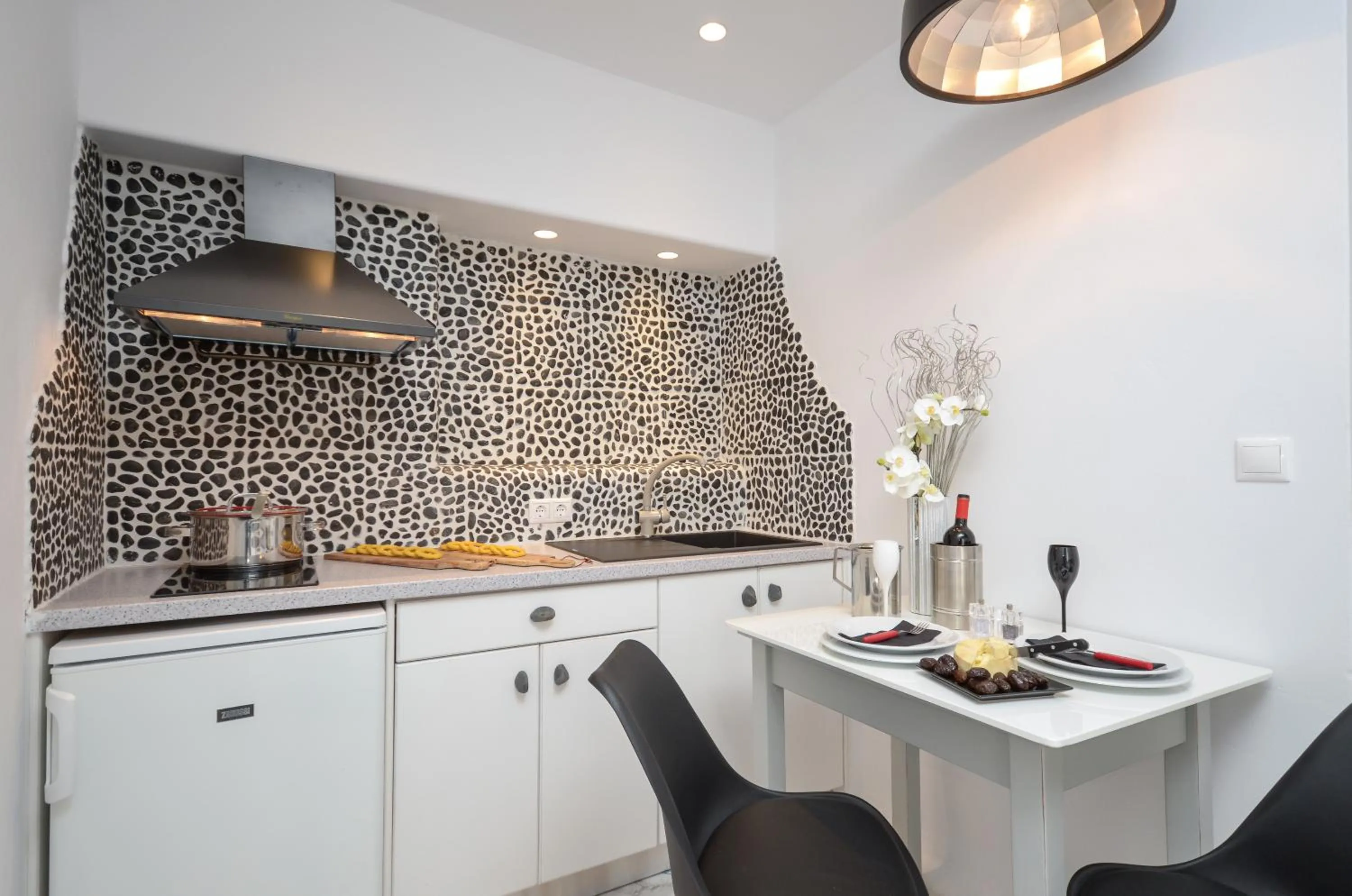 Dining area in Naxos Evilion Luxury Apartments & Suites