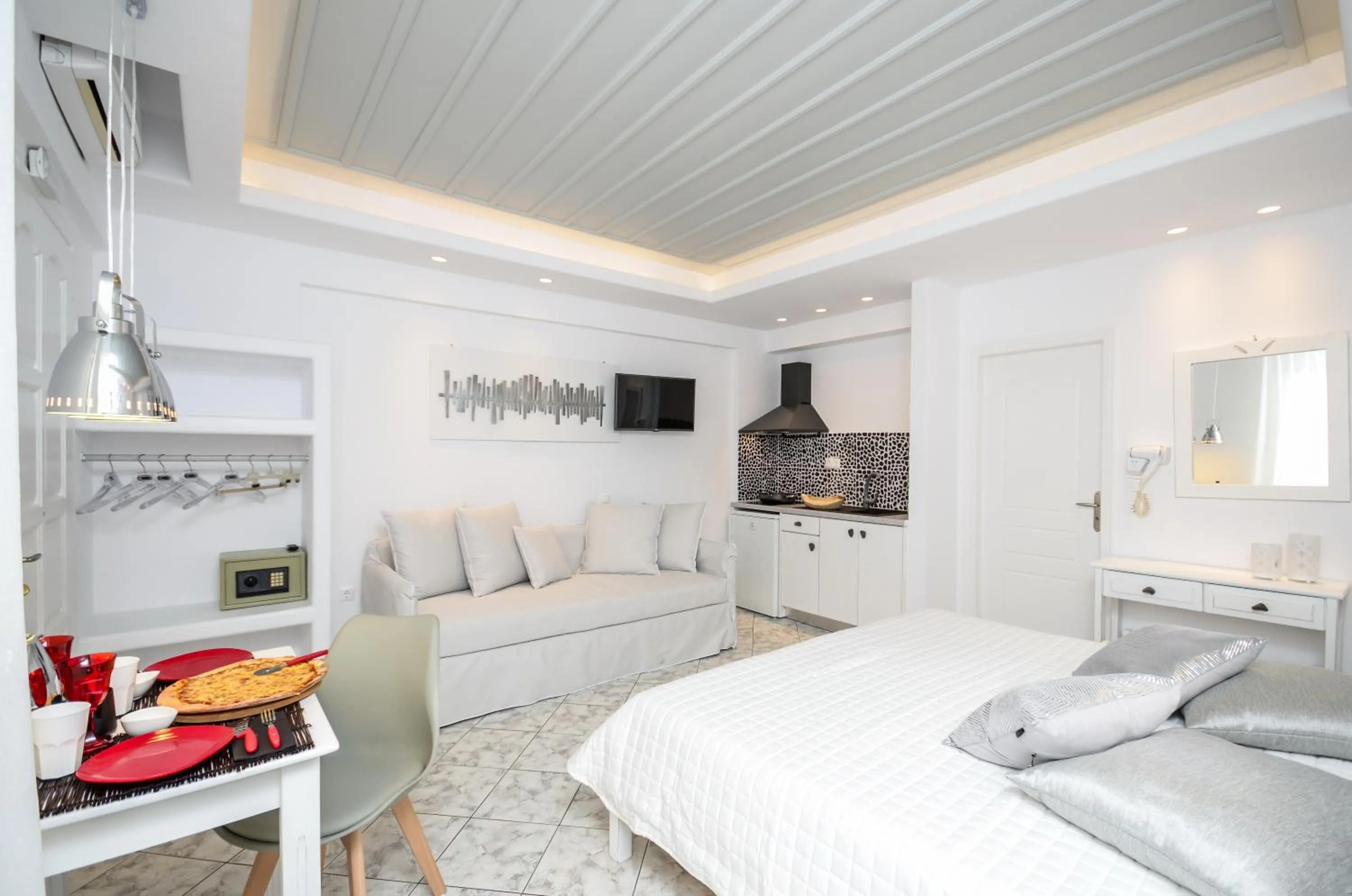 Photo of the whole room, Bed in Naxos Evilion Luxury Apartments & Suites