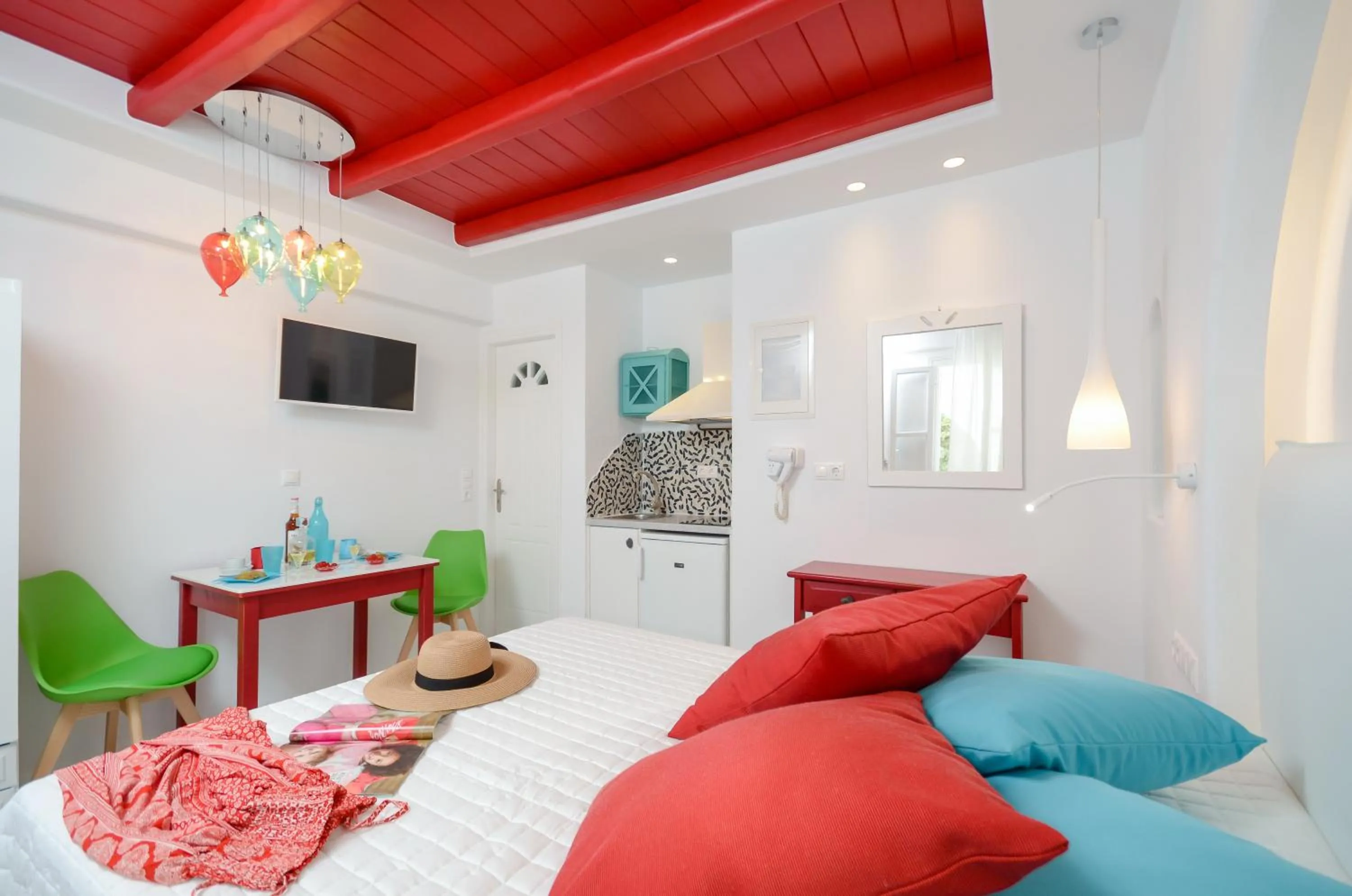 Photo of the whole room, Bed in Naxos Evilion Luxury Apartments & Suites