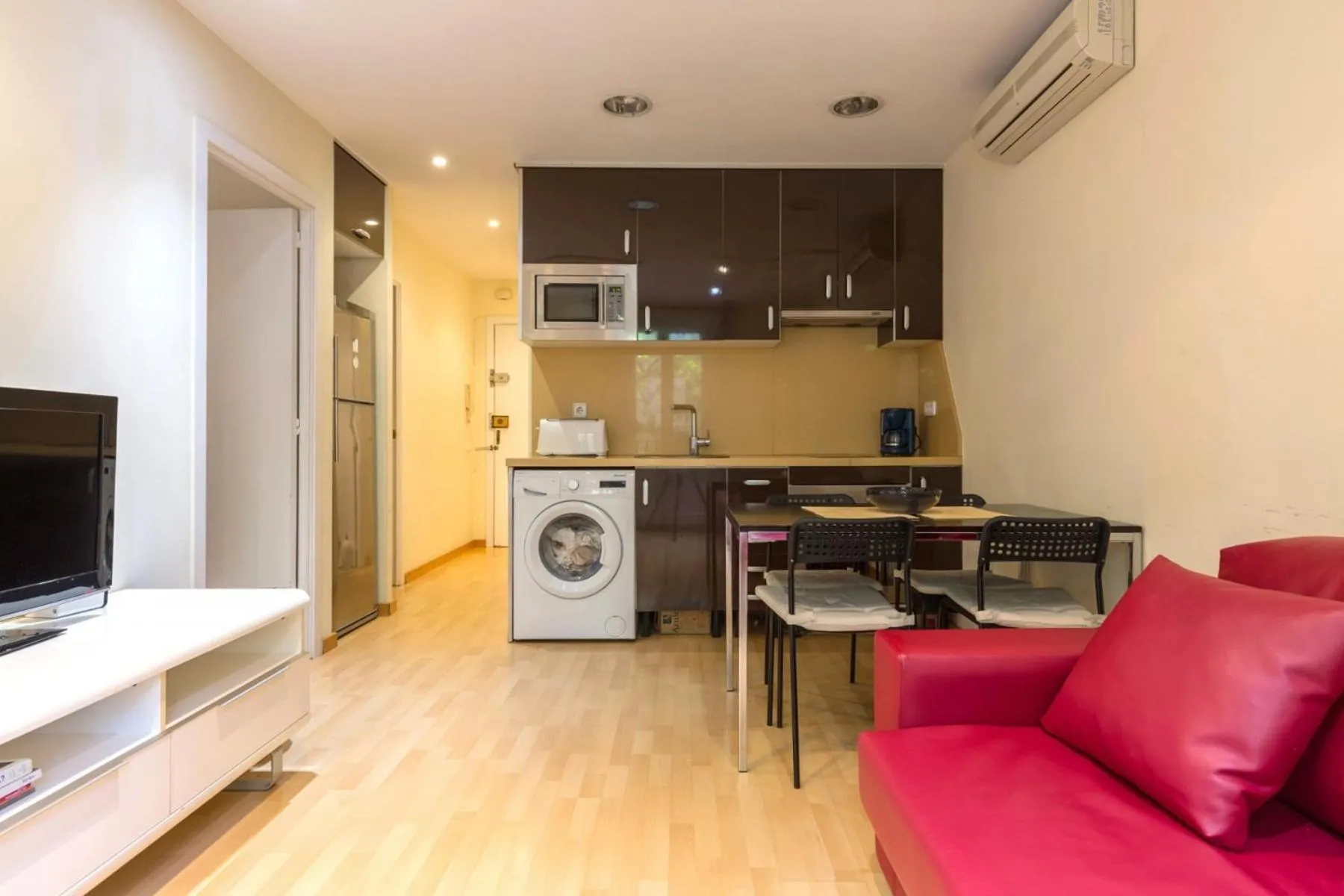 Living room in ApartEasy - Sant Antoni Market