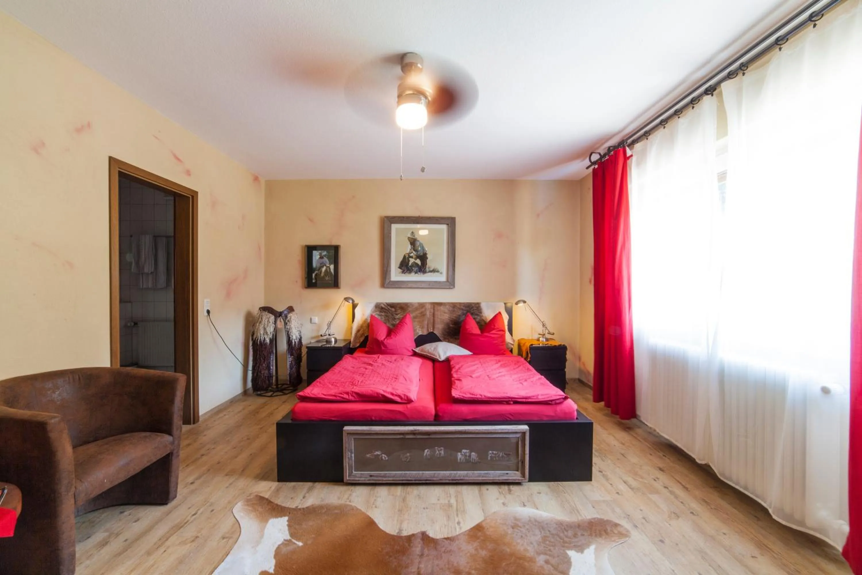 Photo of the whole room in Longhorn Ranch Countryhotel - Garni