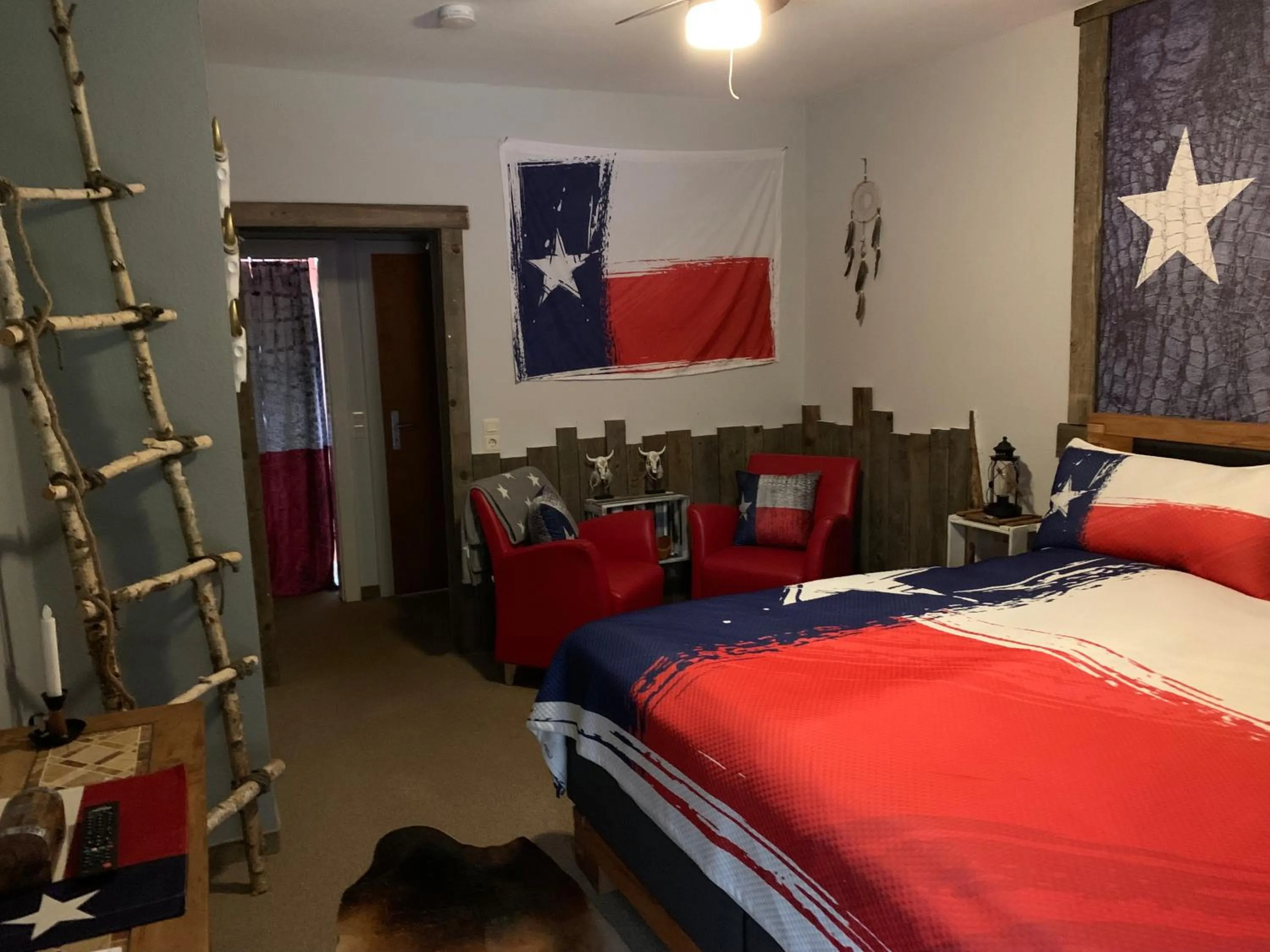 Photo of the whole room in Longhorn Ranch Countryhotel - Garni