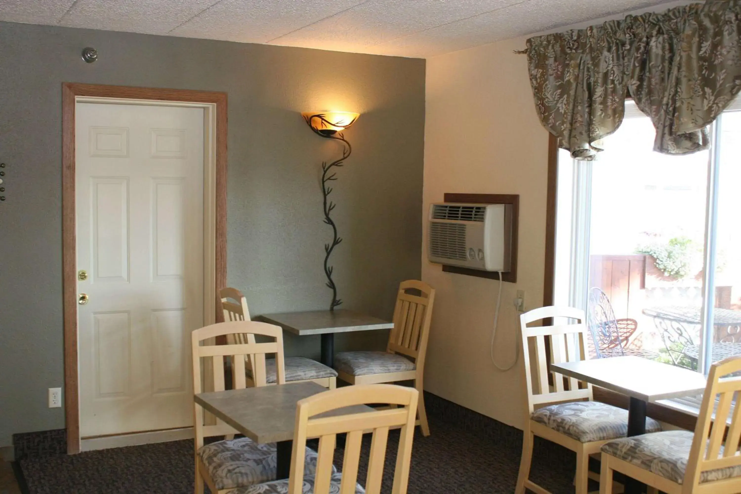 Breakfast in Super 8 by Wyndham Rapid City Breakfast in Super 8 by Wyndham Rapid City