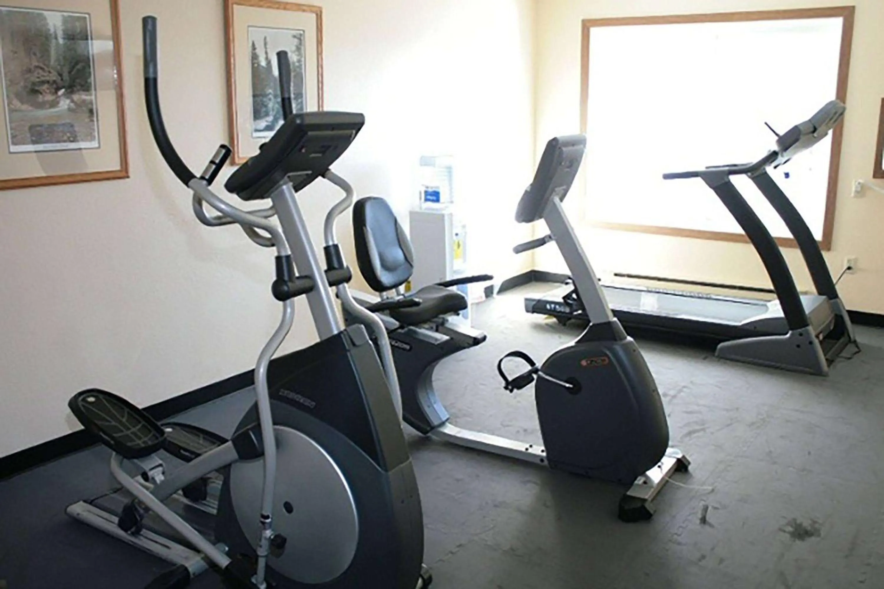 Fitness centre/facilities in Super 8 by Wyndham Rapid City
