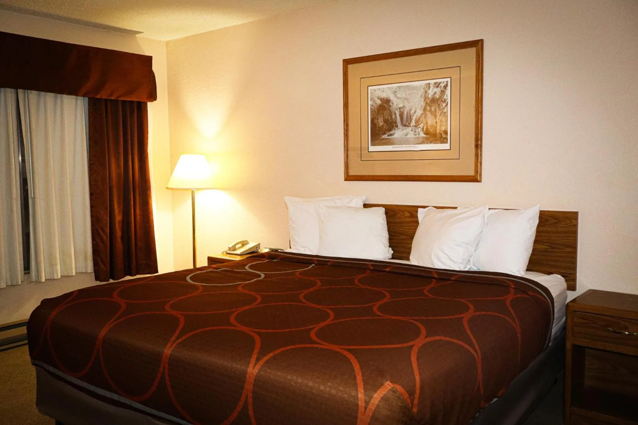 Bedroom, Bed in Super 8 by Wyndham Rapid City