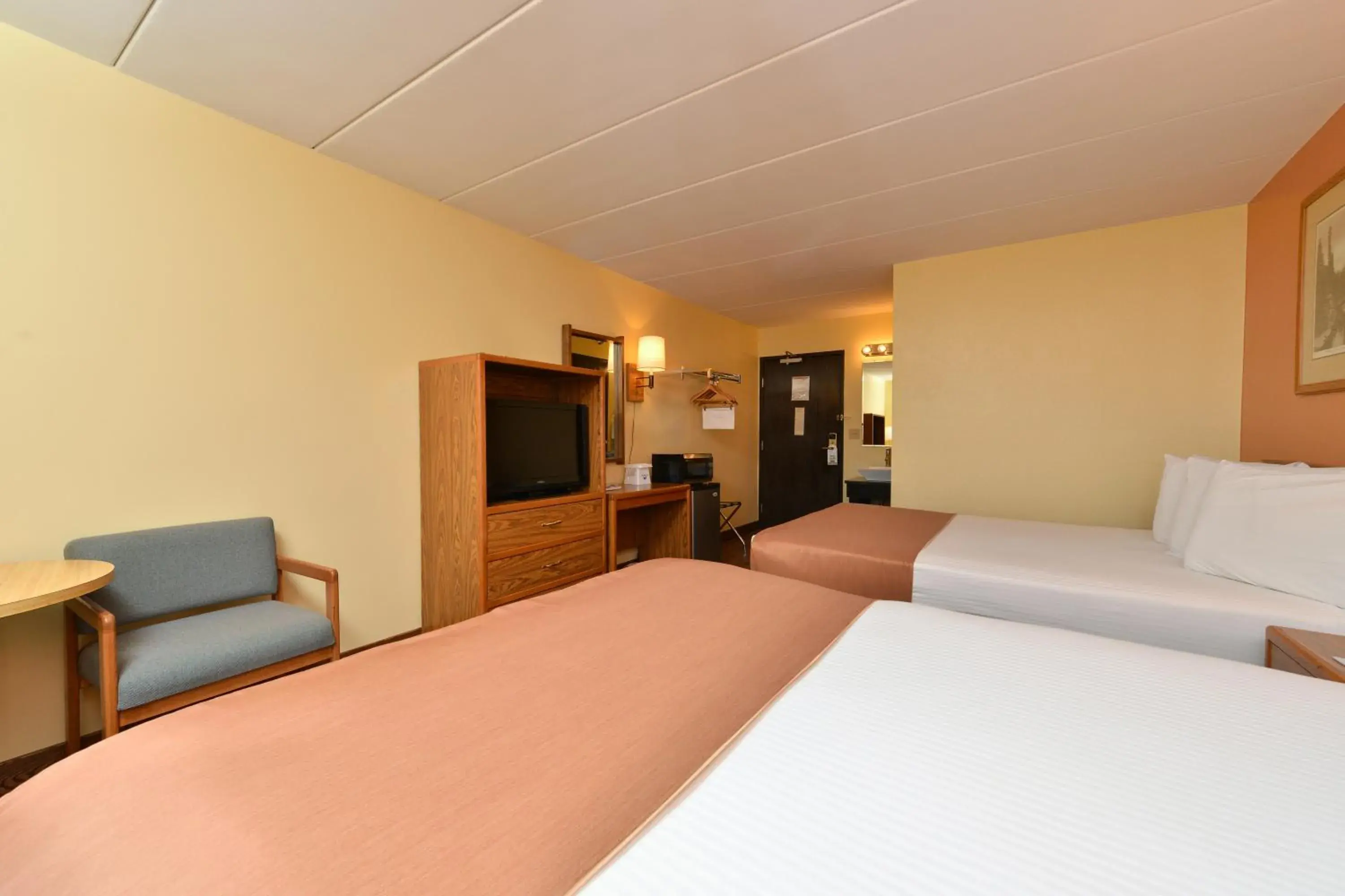 Bedroom, Bed in Super 8 by Wyndham Rapid City Bedroom, Bed in Super 8 by Wyndham Rapid City