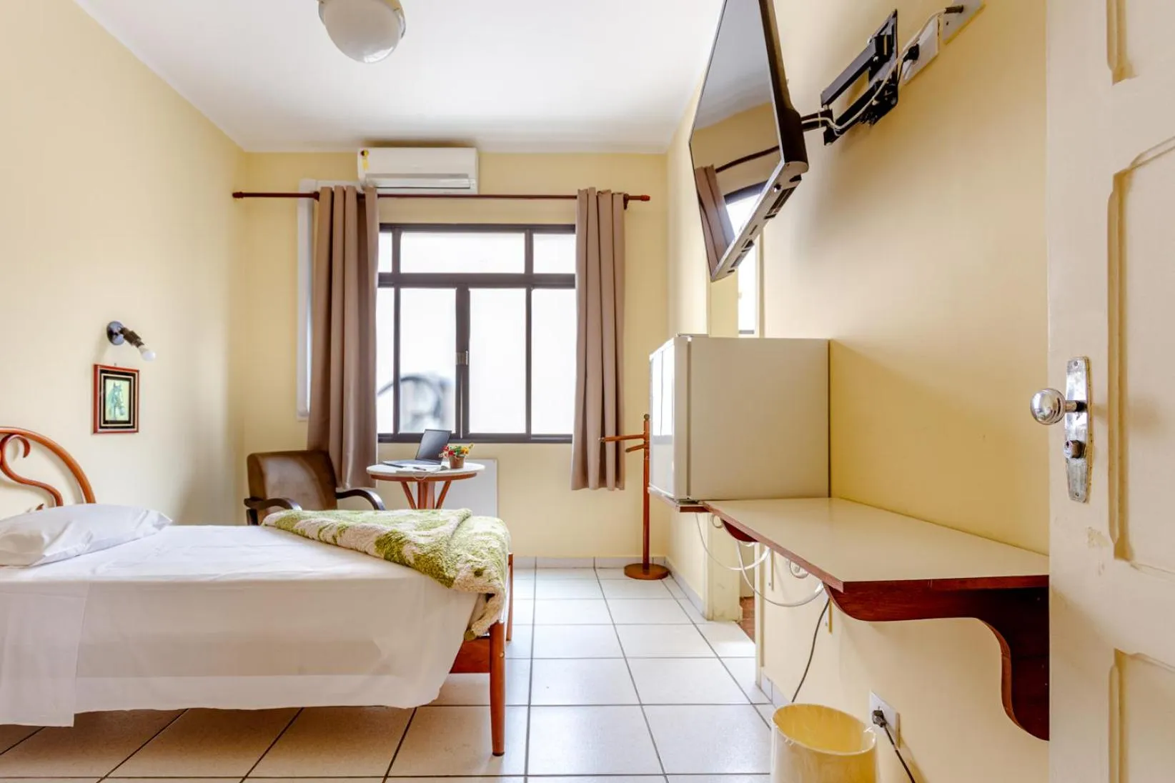 Bedroom, Bed in Daher Center Hotel