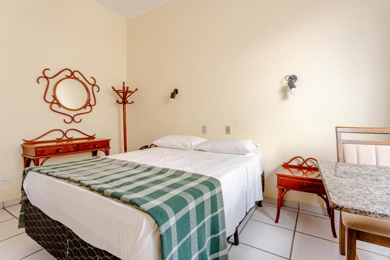 Bedroom, Bed in Daher Center Hotel