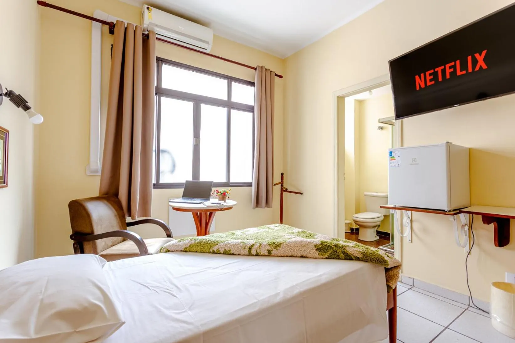 Bedroom, Bed in Daher Center Hotel