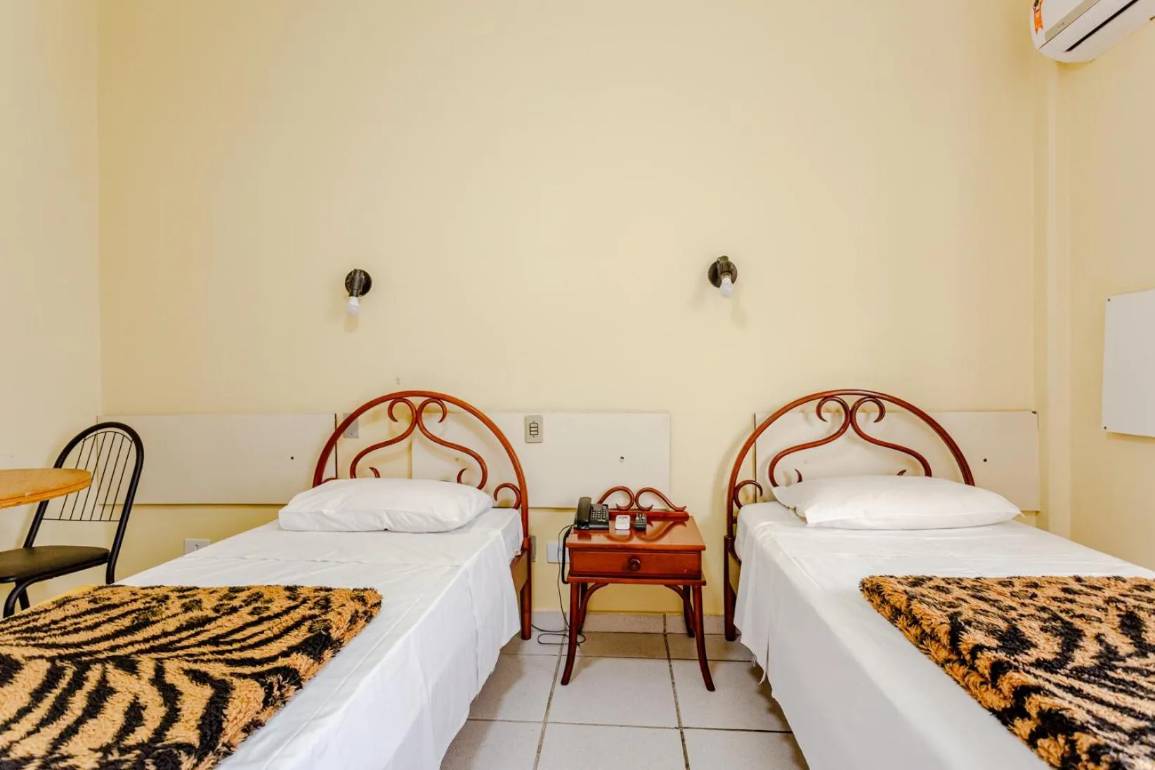 Bedroom, Bed in Daher Center Hotel