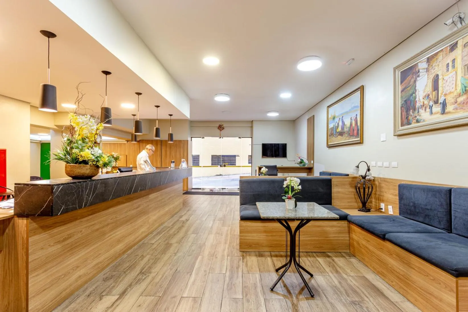 Communal lounge/ TV room in Daher Center Hotel