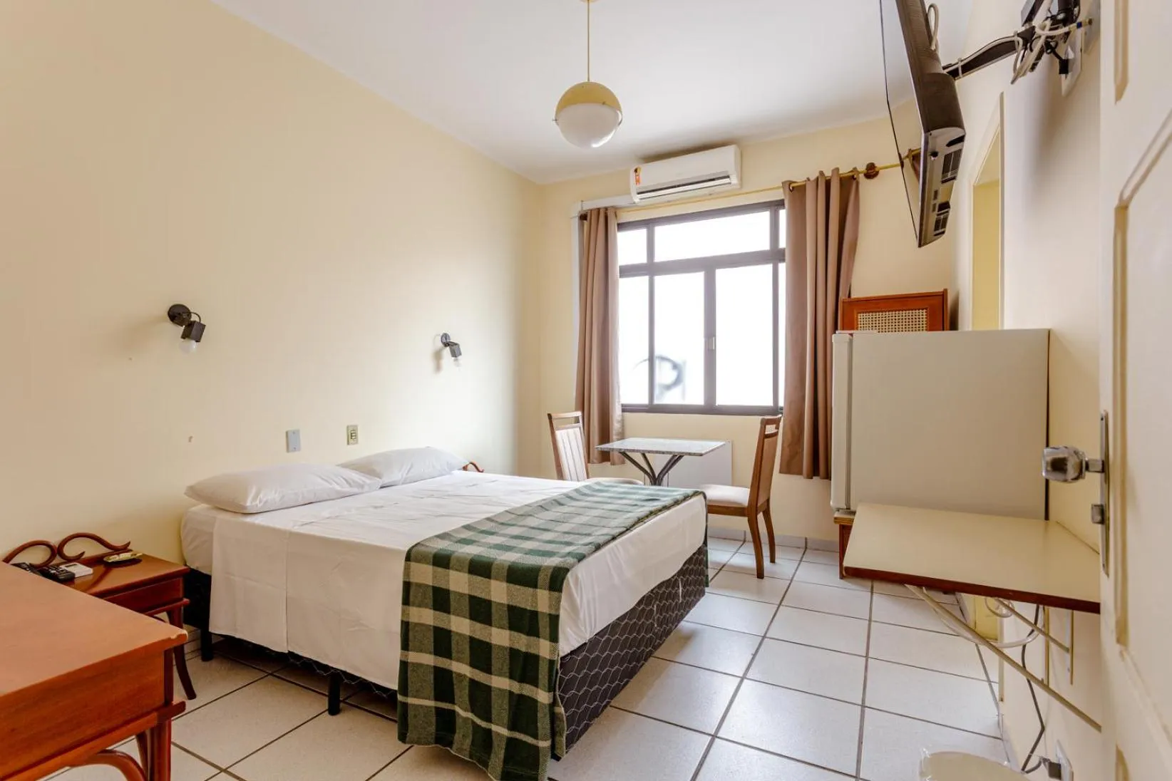 Bedroom, Bed in Daher Center Hotel