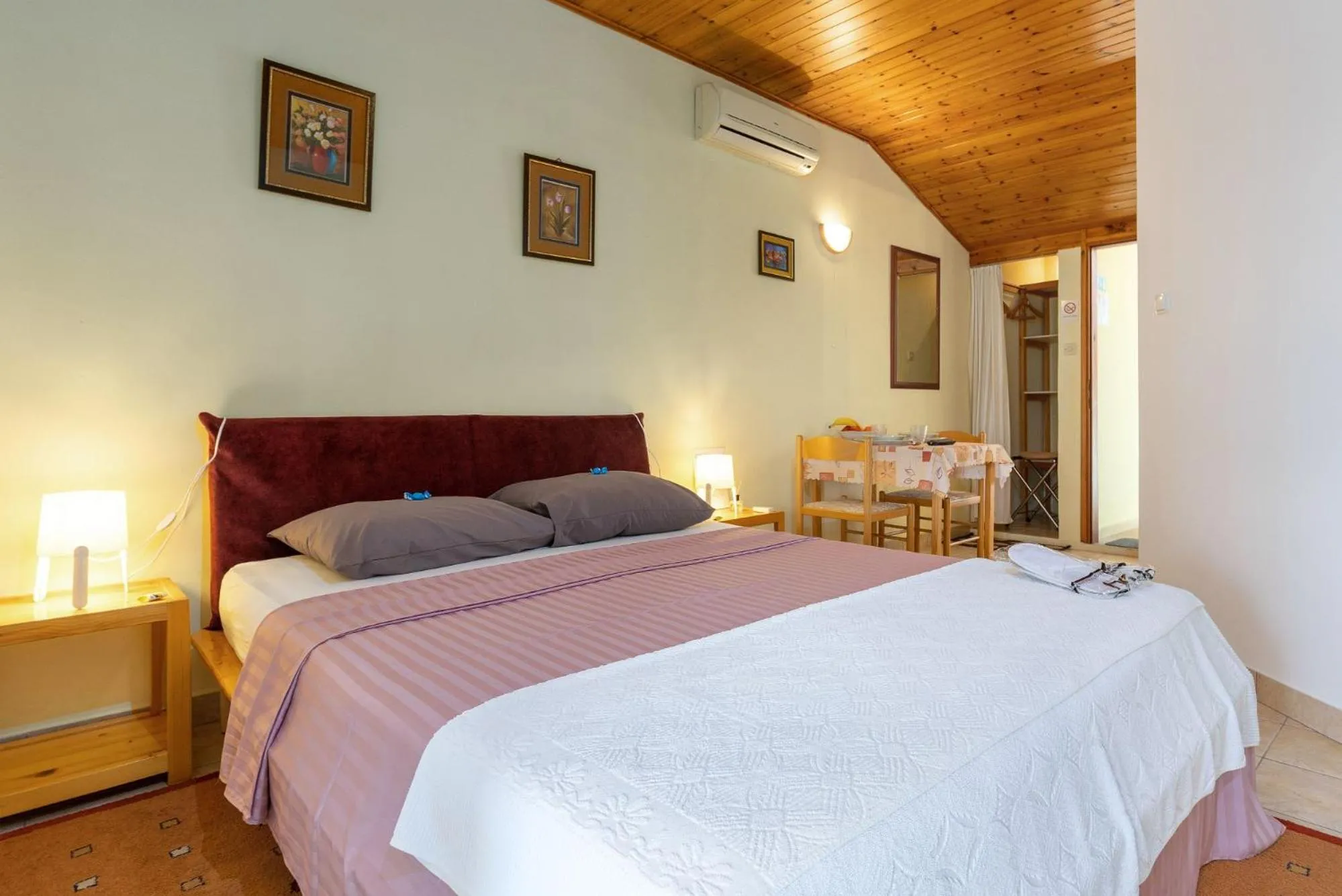 Bed in Apartments Pilicari