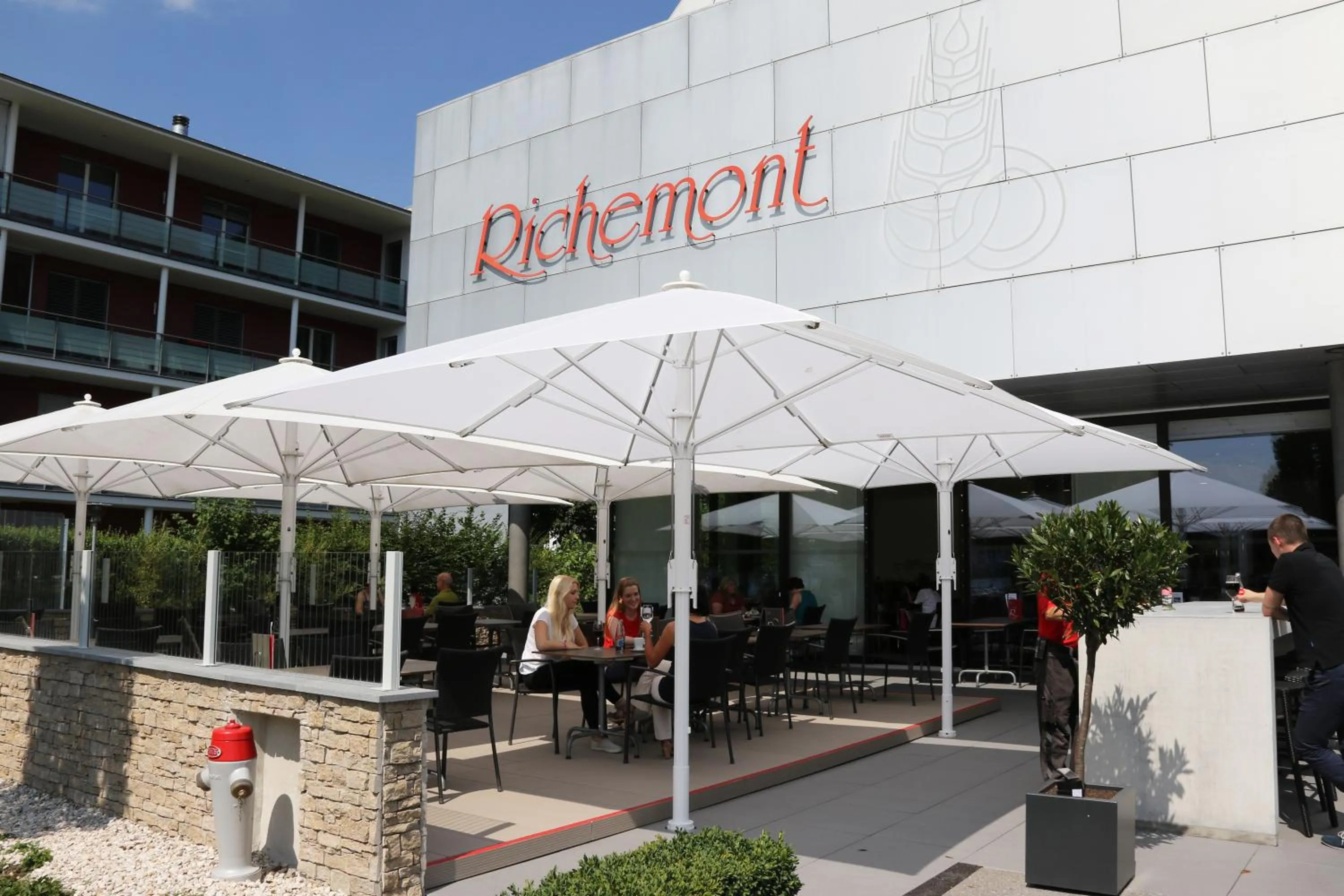 Restaurant/places to eat in Richemont Hotel