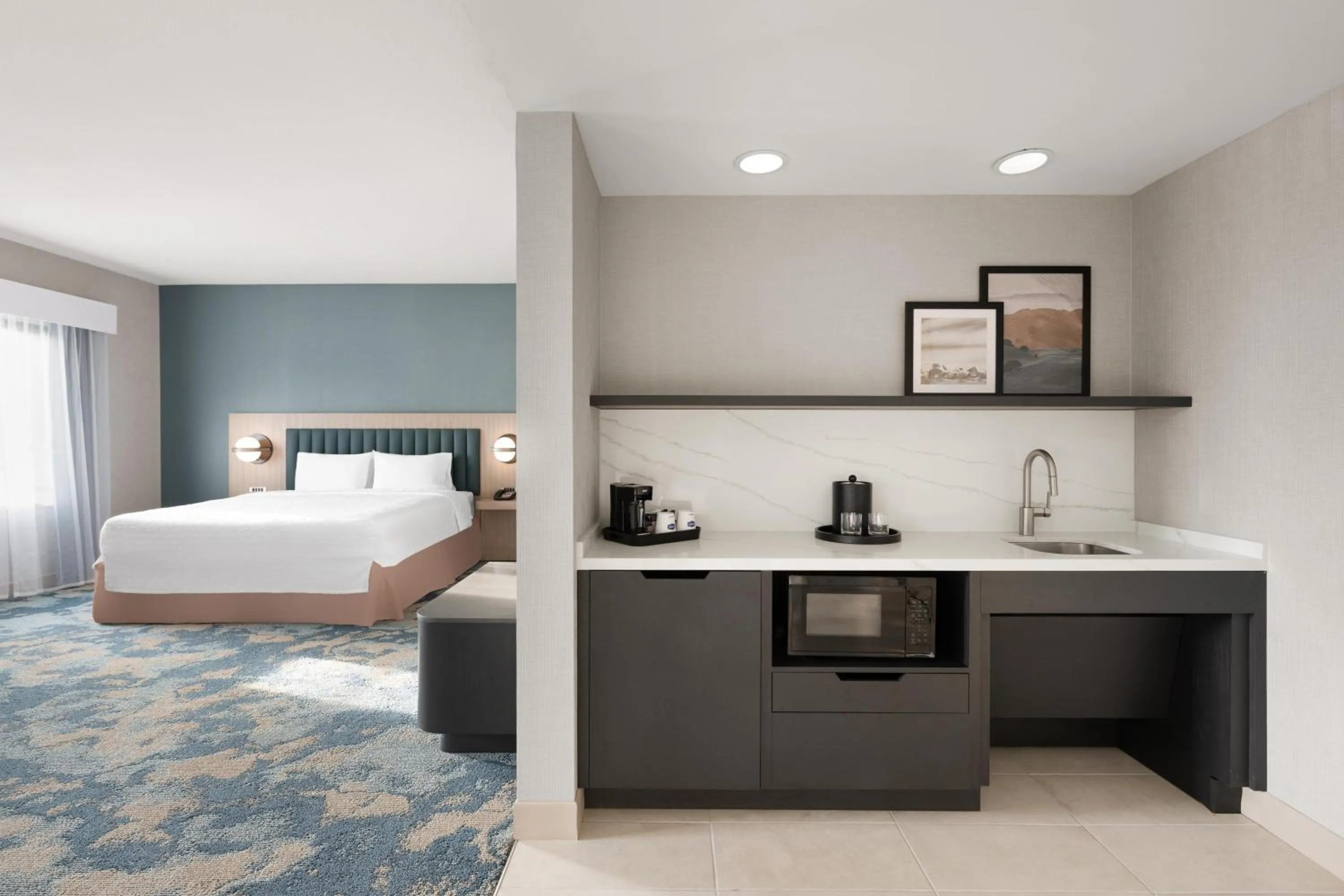 Other, Bed in Hampton Inn & Suites Oakland Airport-Alameda