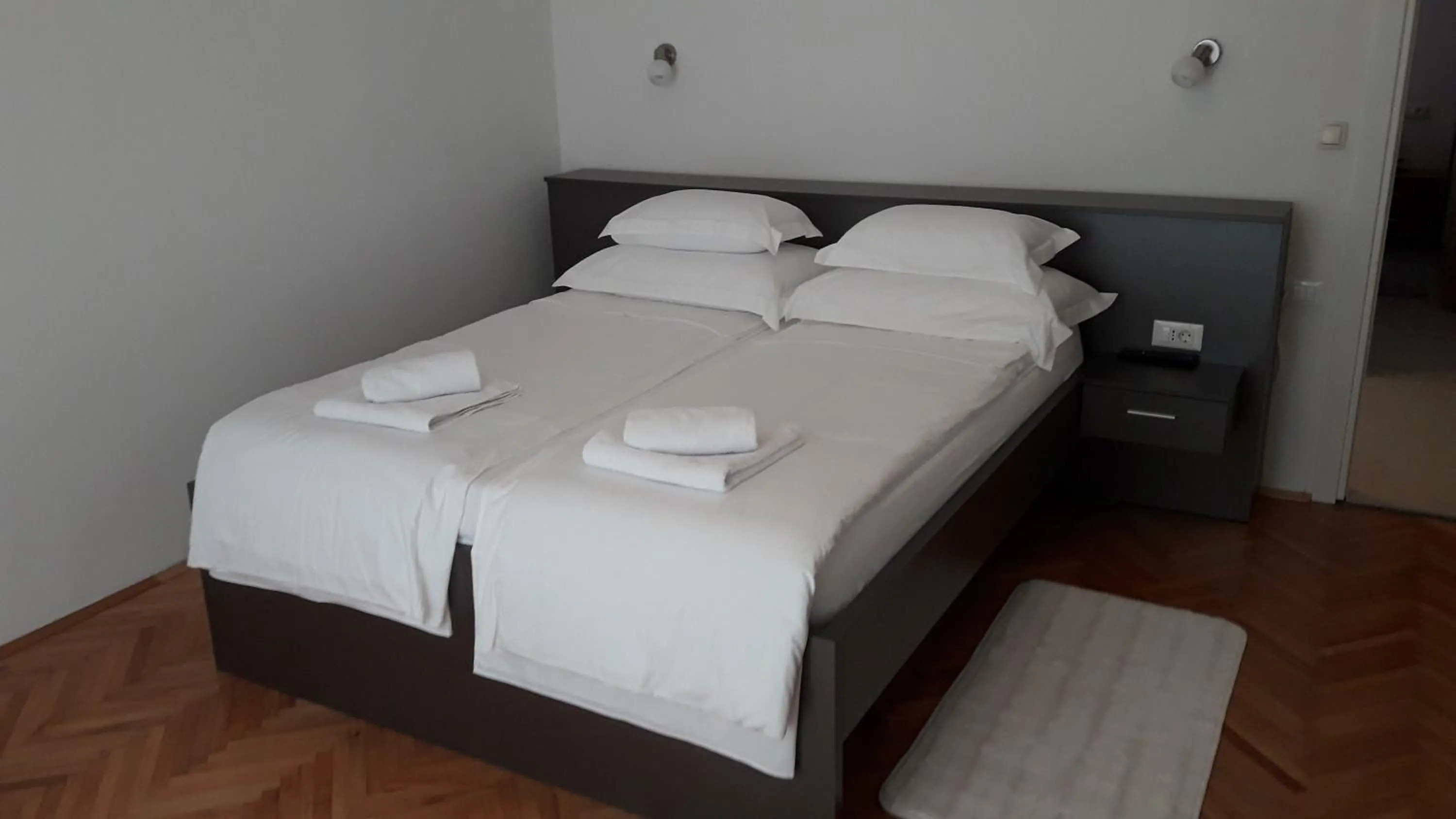 Bedroom, Bed in Villa-Apartments Karmel