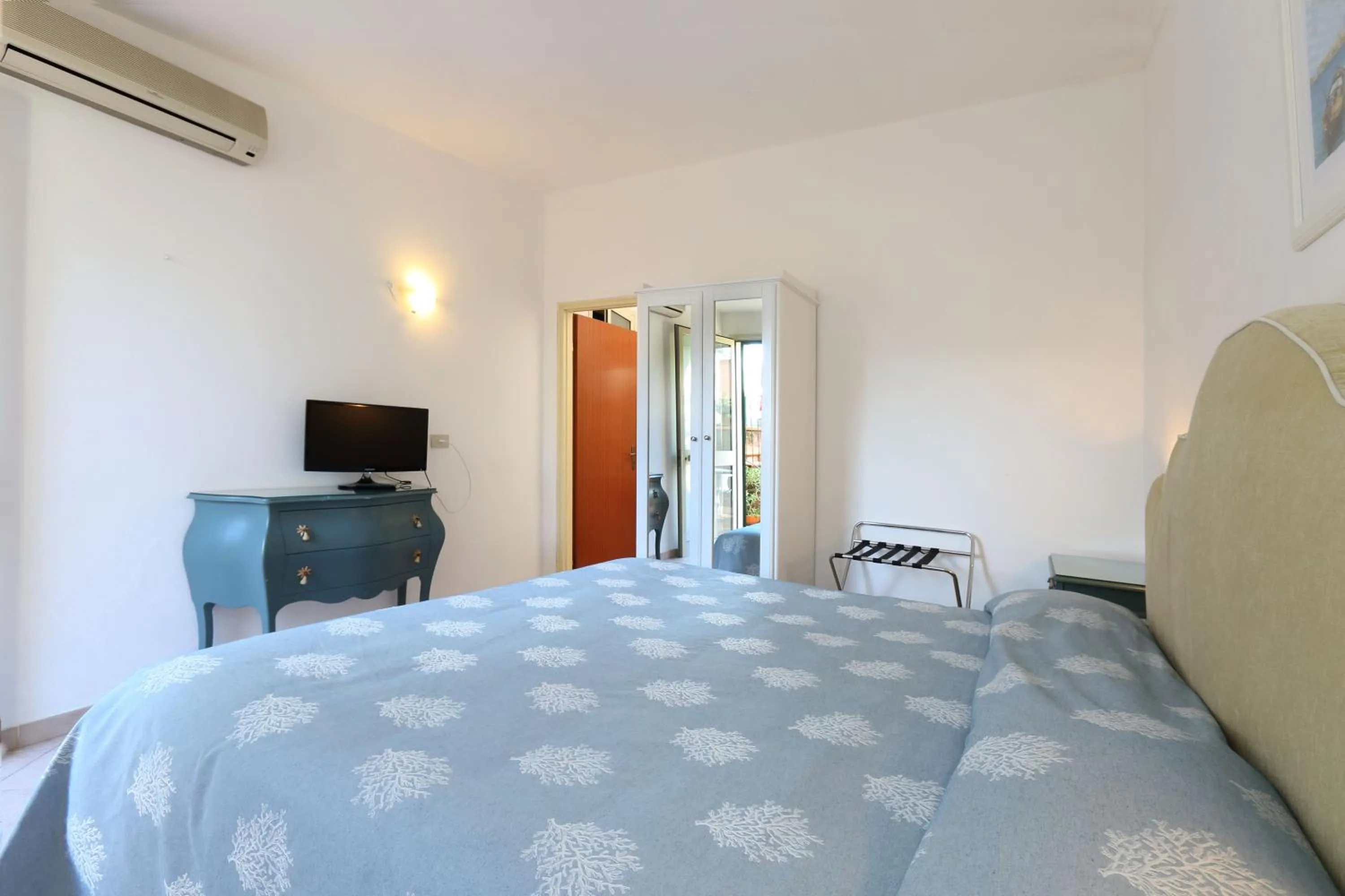 Photo of the whole room, Bed in Hotel Villino Gallodoro