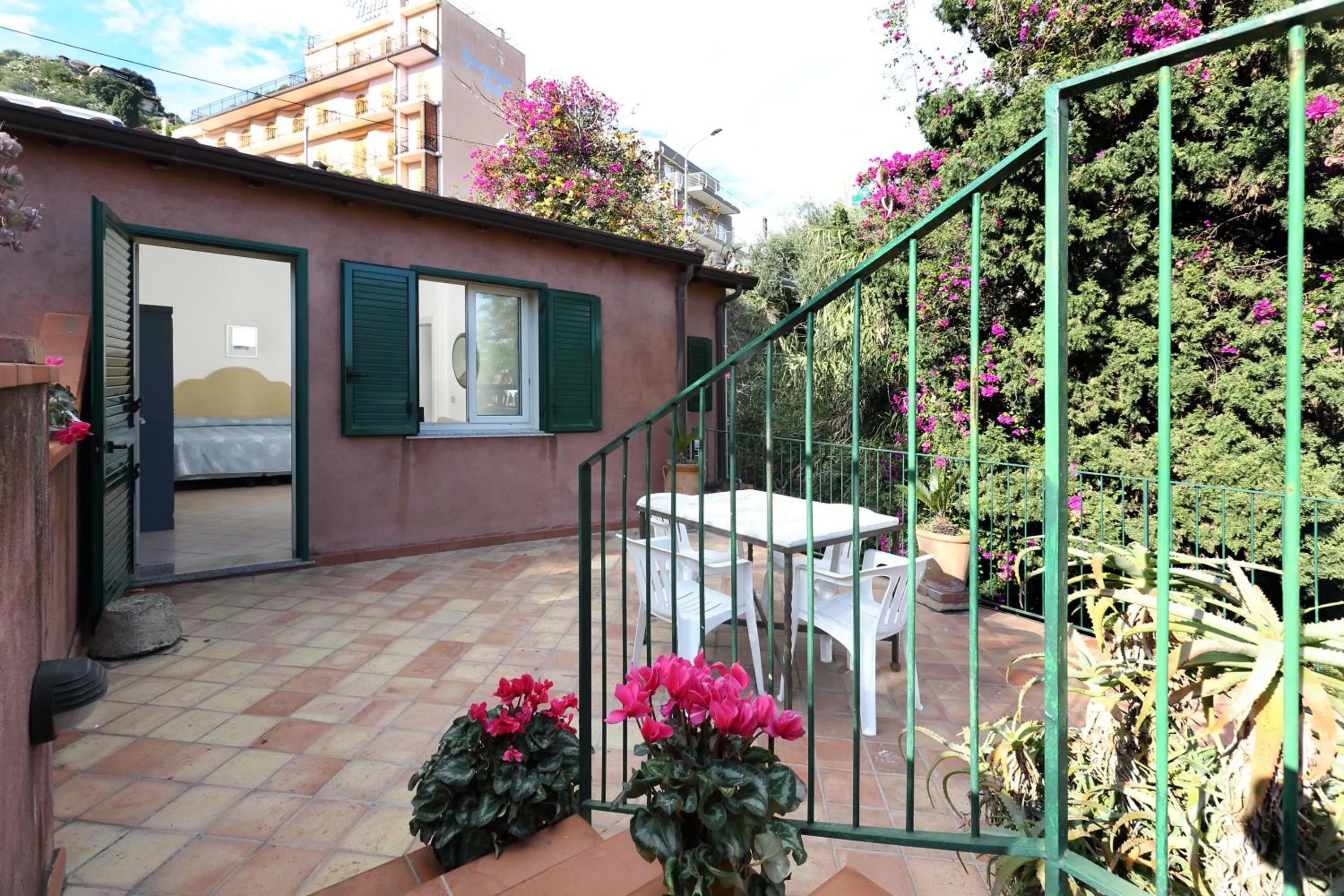 Patio in Hotel Villino Gallodoro