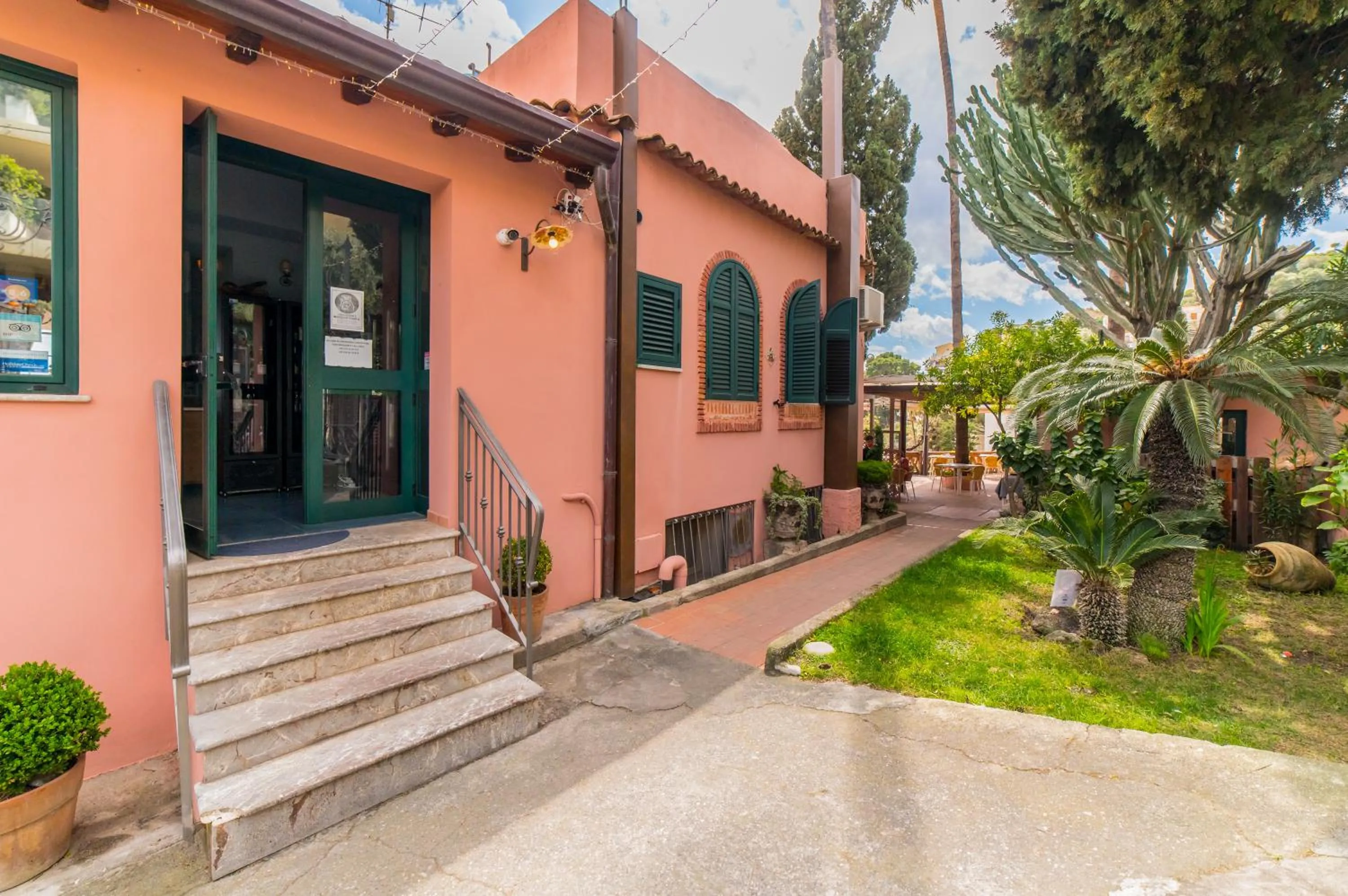 Property building in Hotel Villino Gallodoro