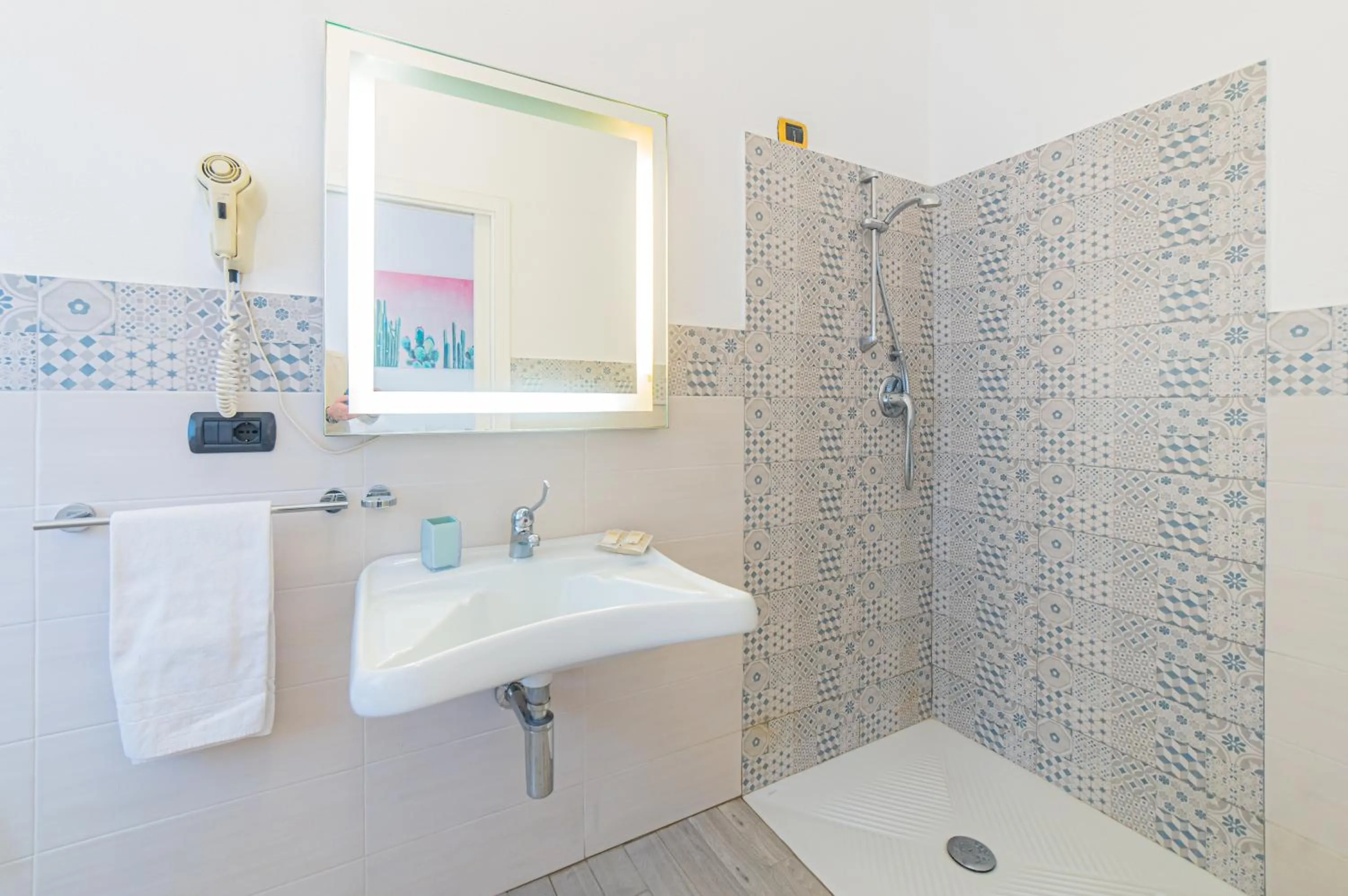 Shower in Hotel Villino Gallodoro