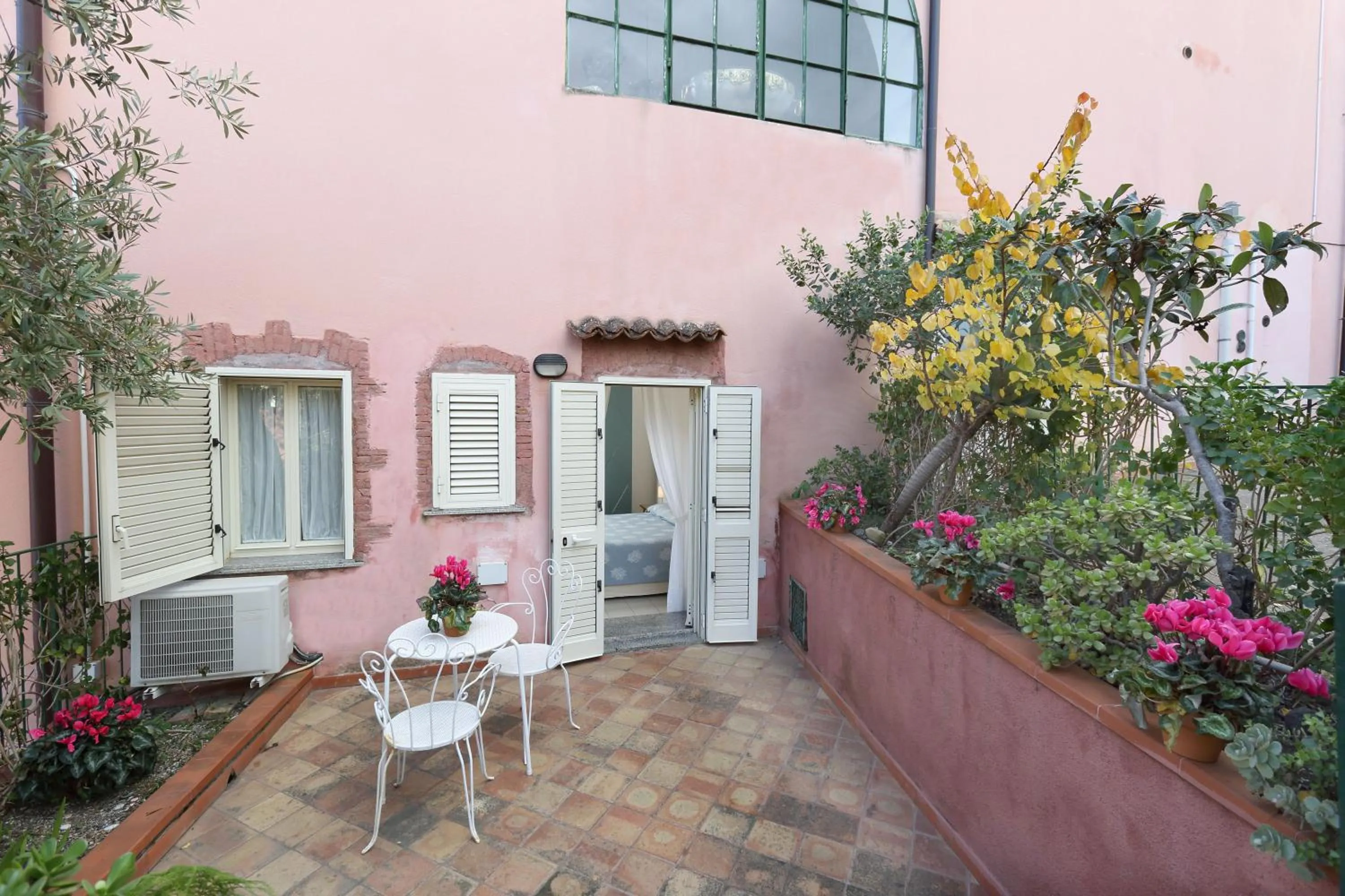 Patio in Hotel Villino Gallodoro